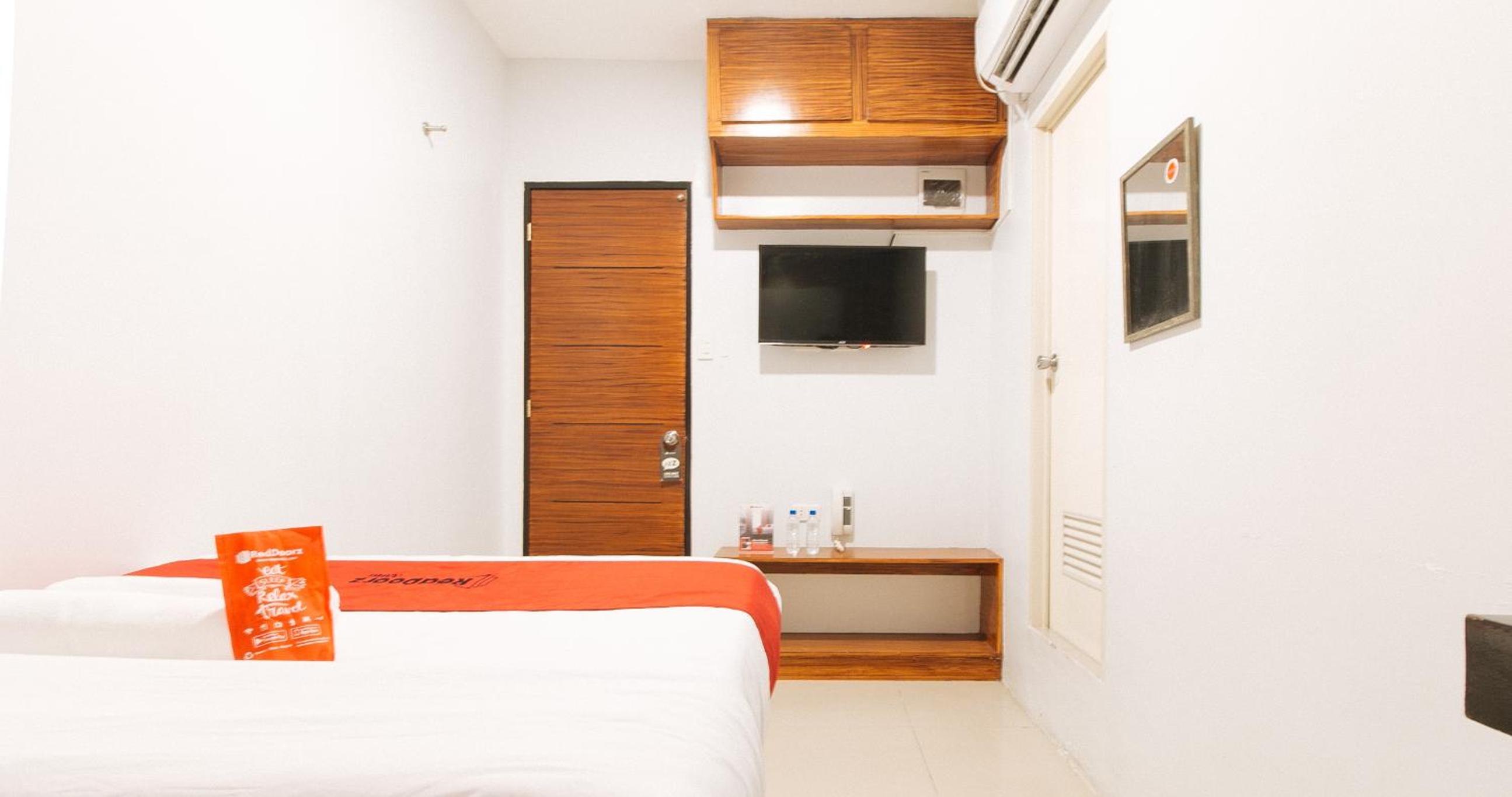 Standard Double Room - Photo 8