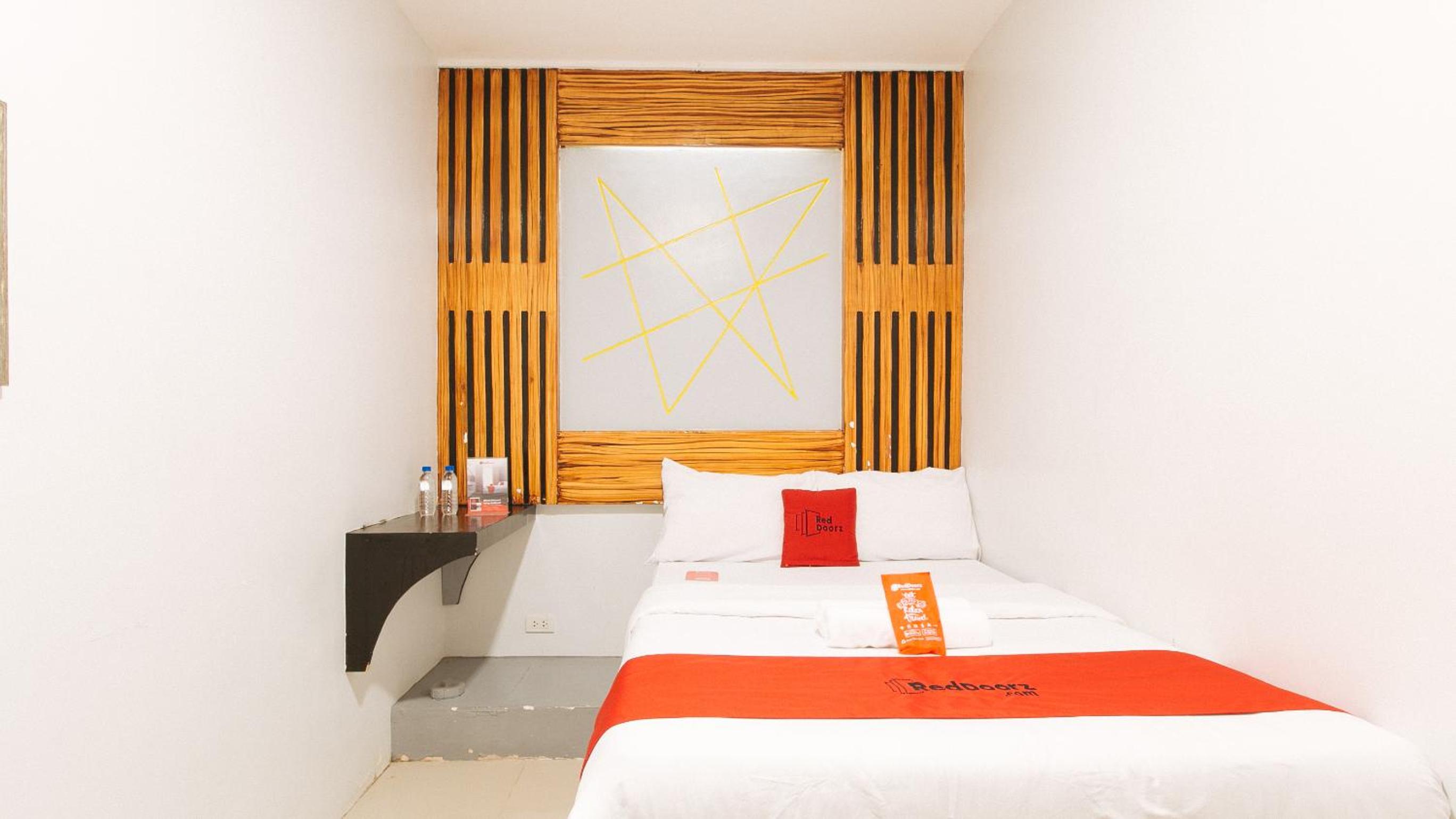 Standard Double Room - Photo 11