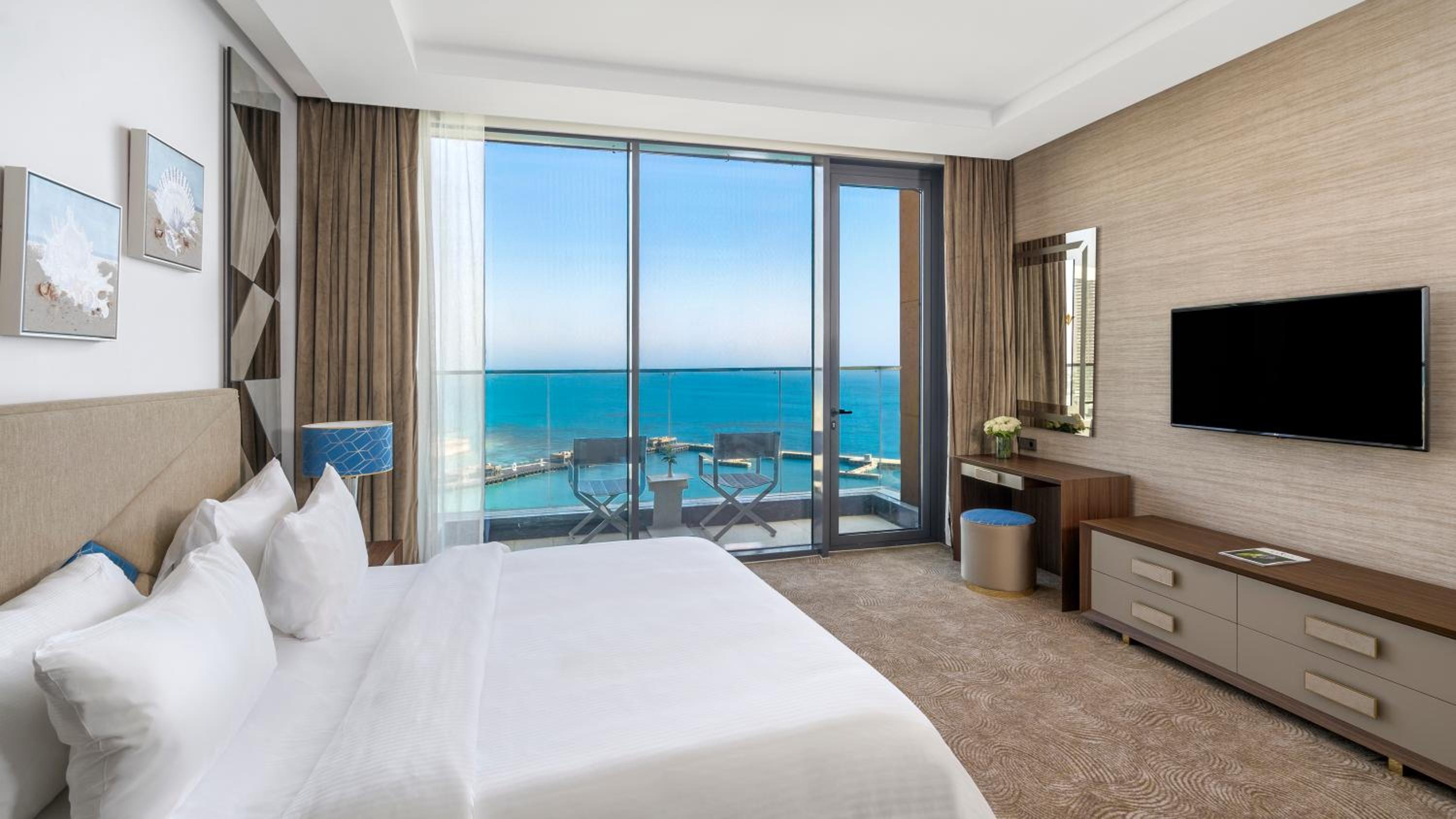 Premium Suite Panoramic View - Photo 11