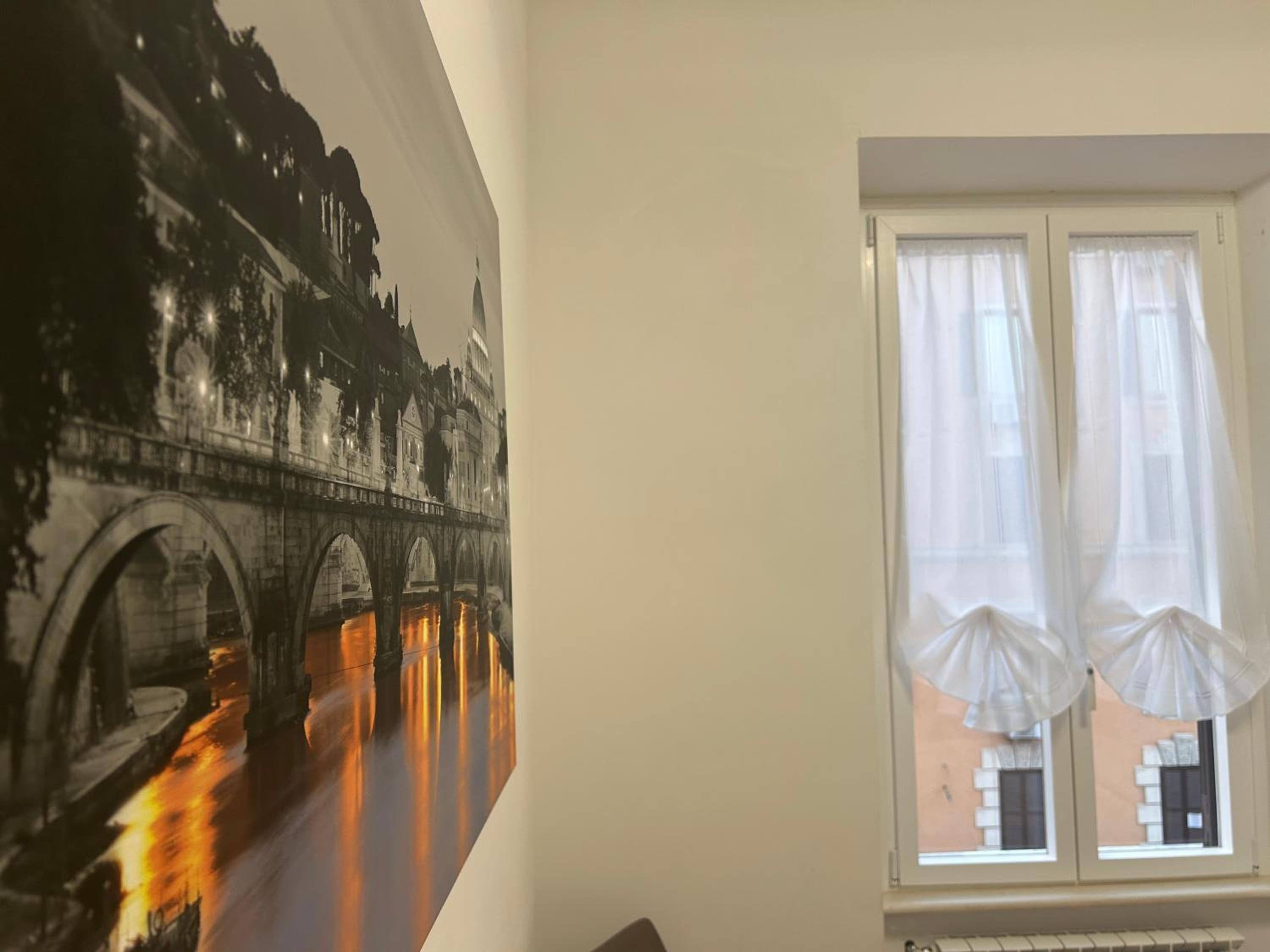 Deluxe One-Bedroom Apartment photo 2