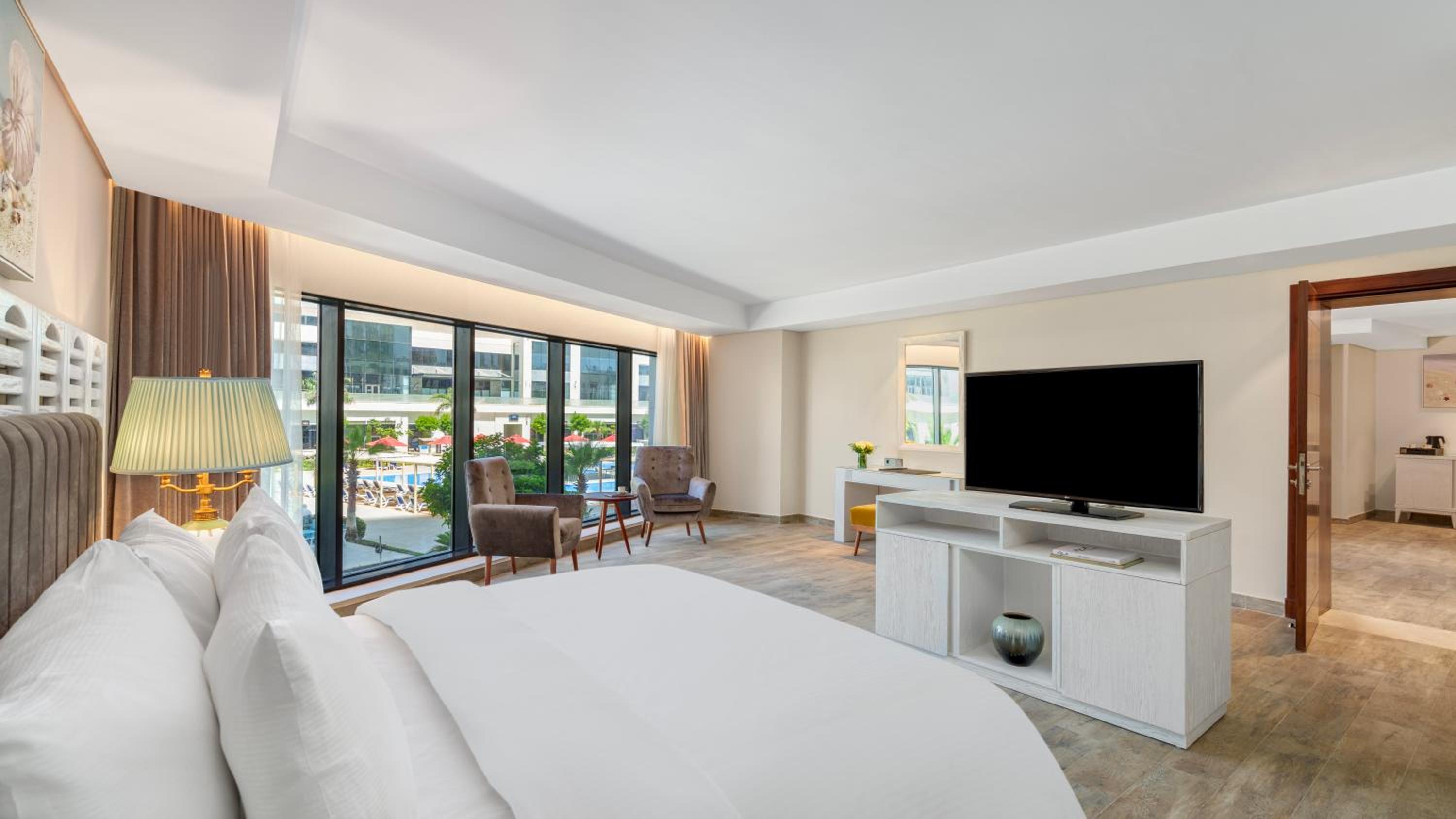 Family King Suite with View