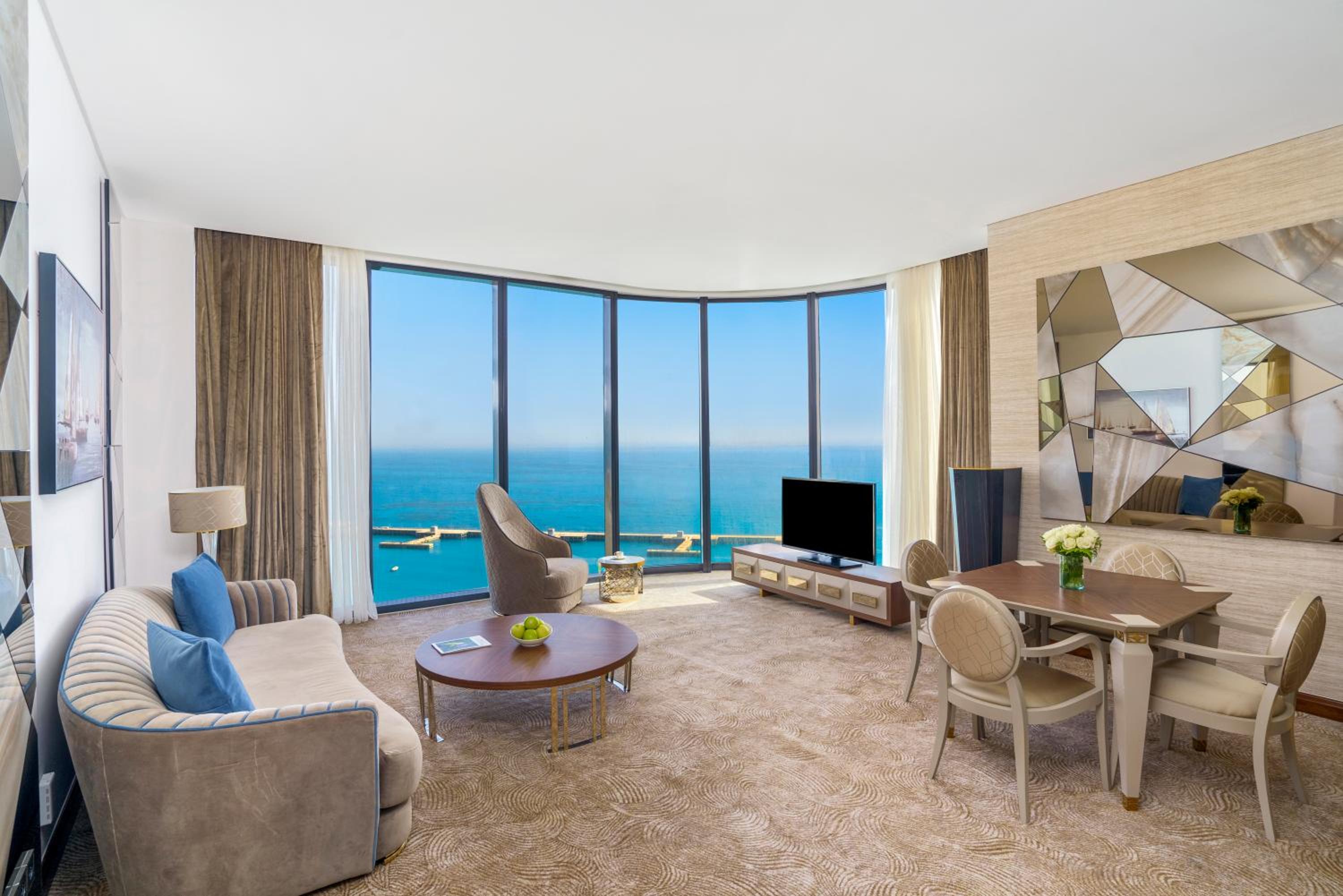 Premium Suite Panoramic View - Photo 12