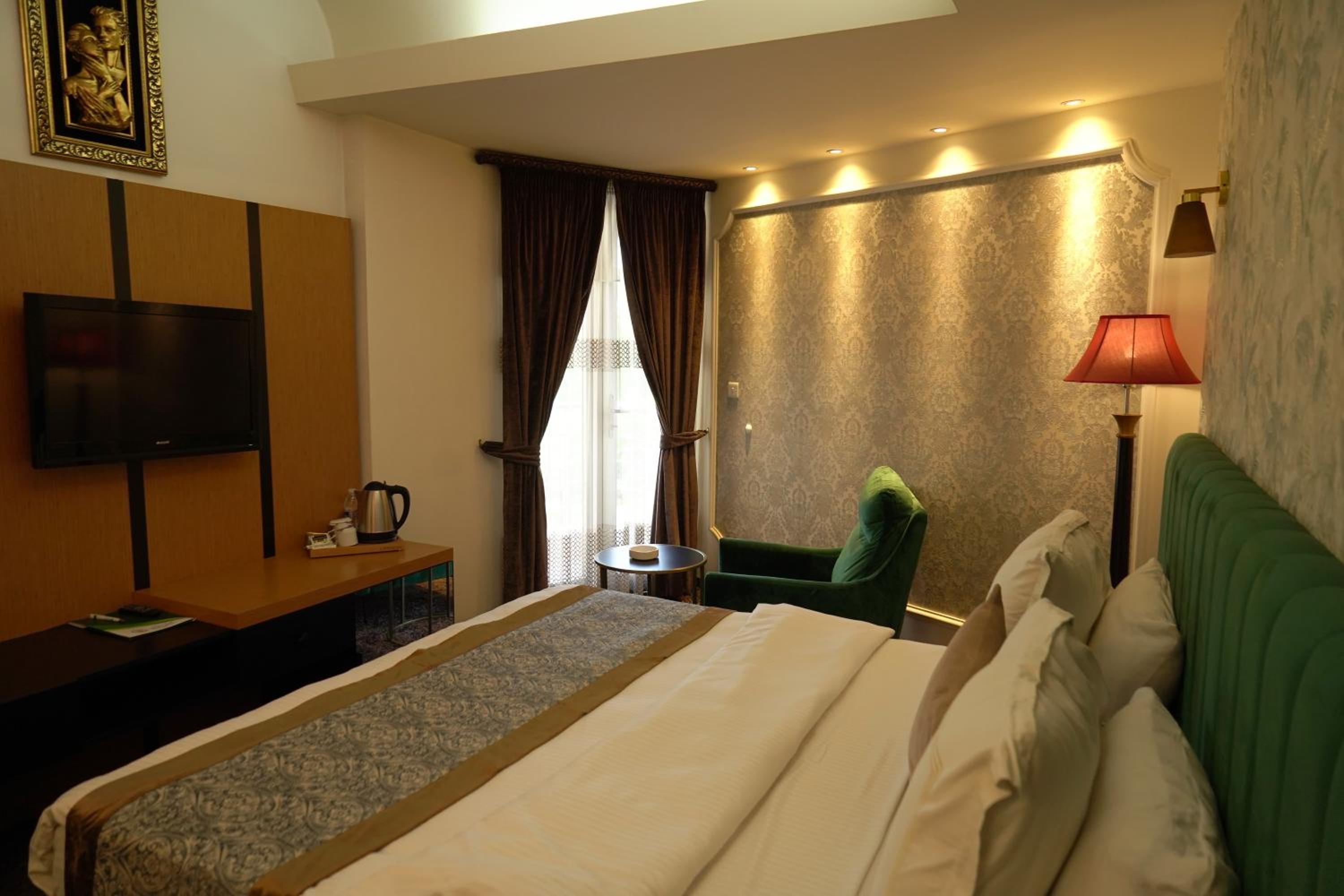 Deluxe Double or Twin Room with Abu Nawas Street photo 2