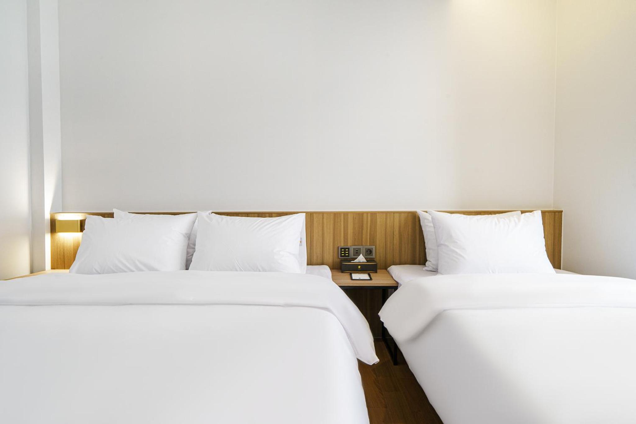 Deluxe Twin Room with Sea View - Photo 2