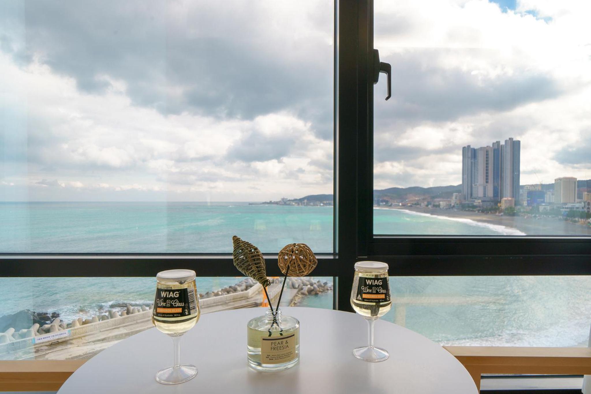 Deluxe Twin Room with Sea View - Photo 6