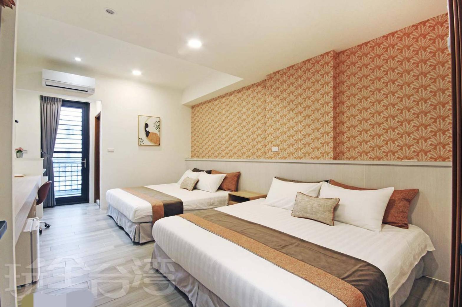 Quadruple Room with Private Bathroom