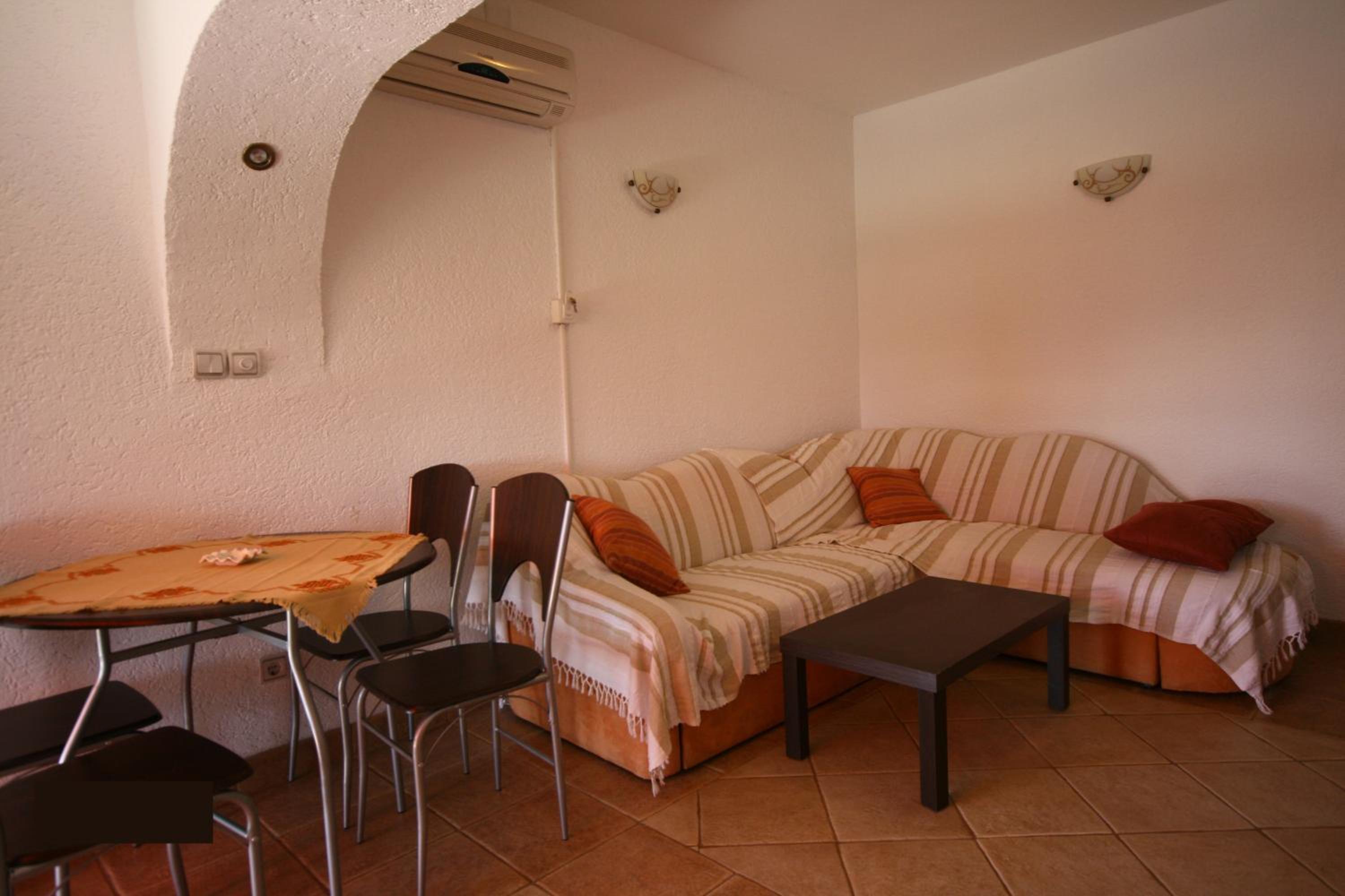 Apartment with Garden View