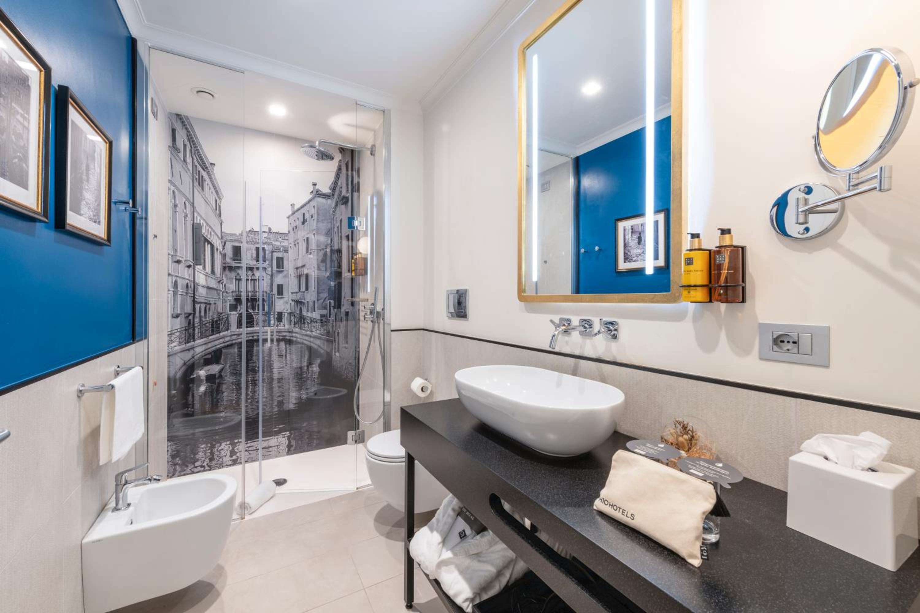 Superior Double or Twin Room with City View thumbnail 6