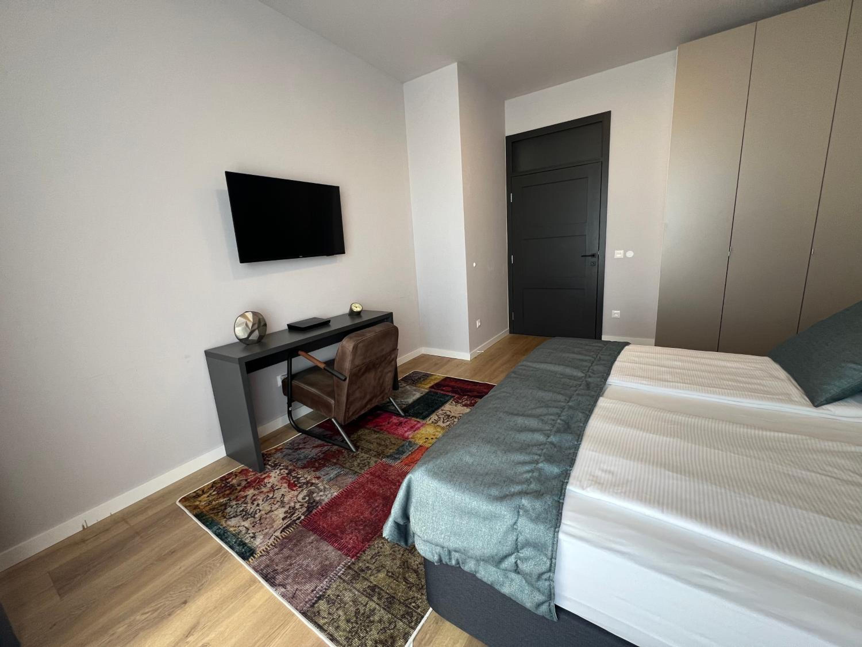 Three-Bedroom Deluxe Apartment photo 3