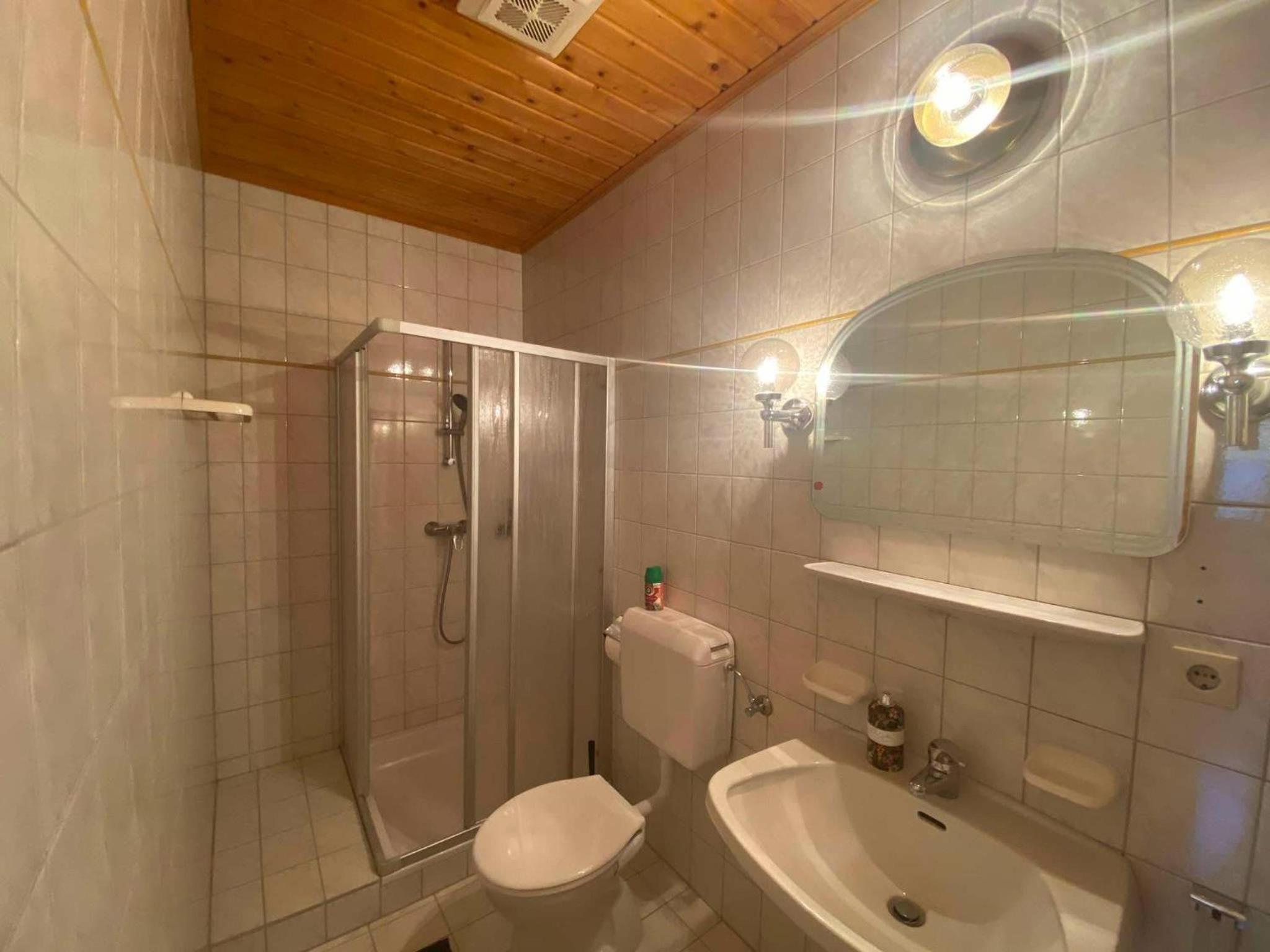 Family Room with Private Bathroom photo 2