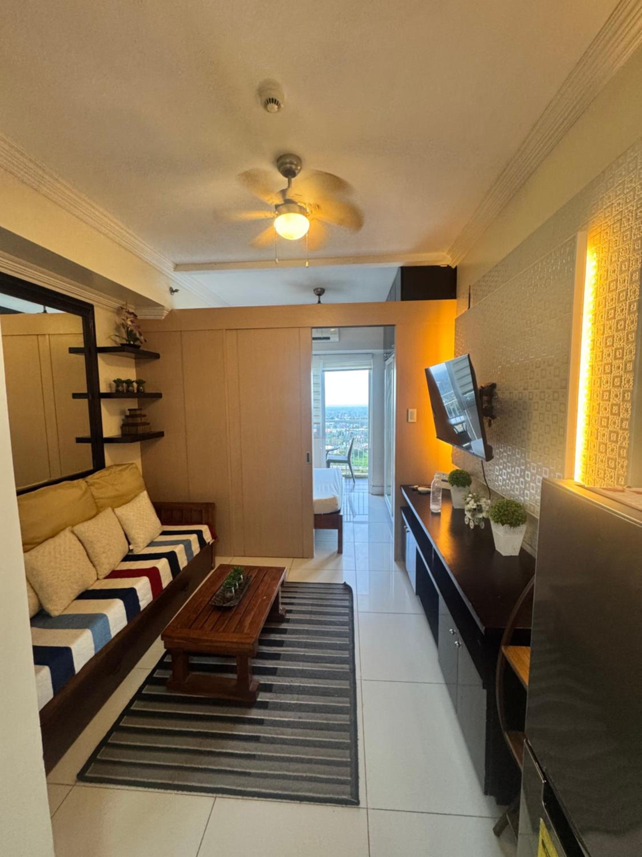 Family Room With Balcony photo 3