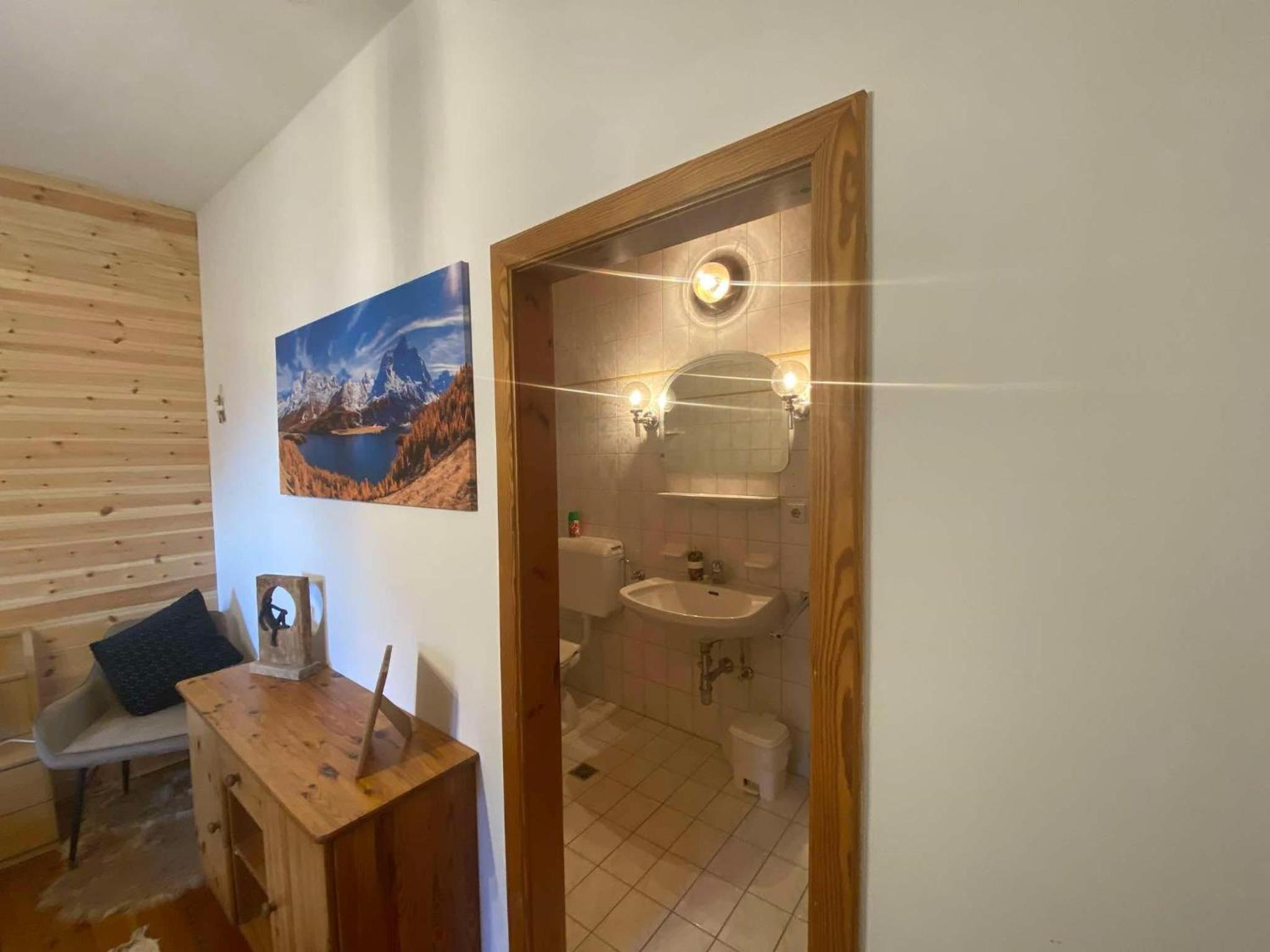 Family Room with Private Bathroom photo 3
