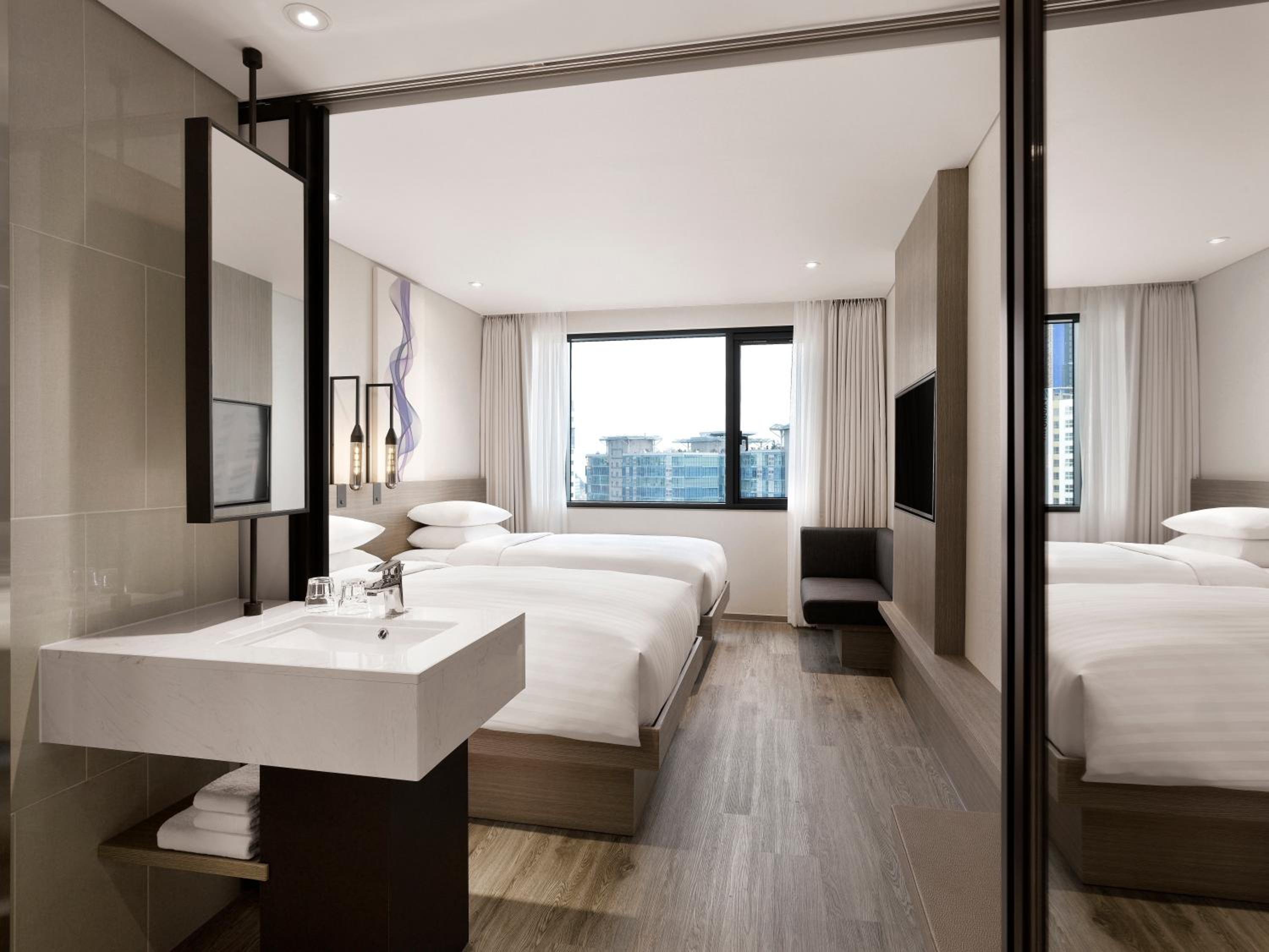 Standard Room - 2 Twin Beds with City View - Photo 3