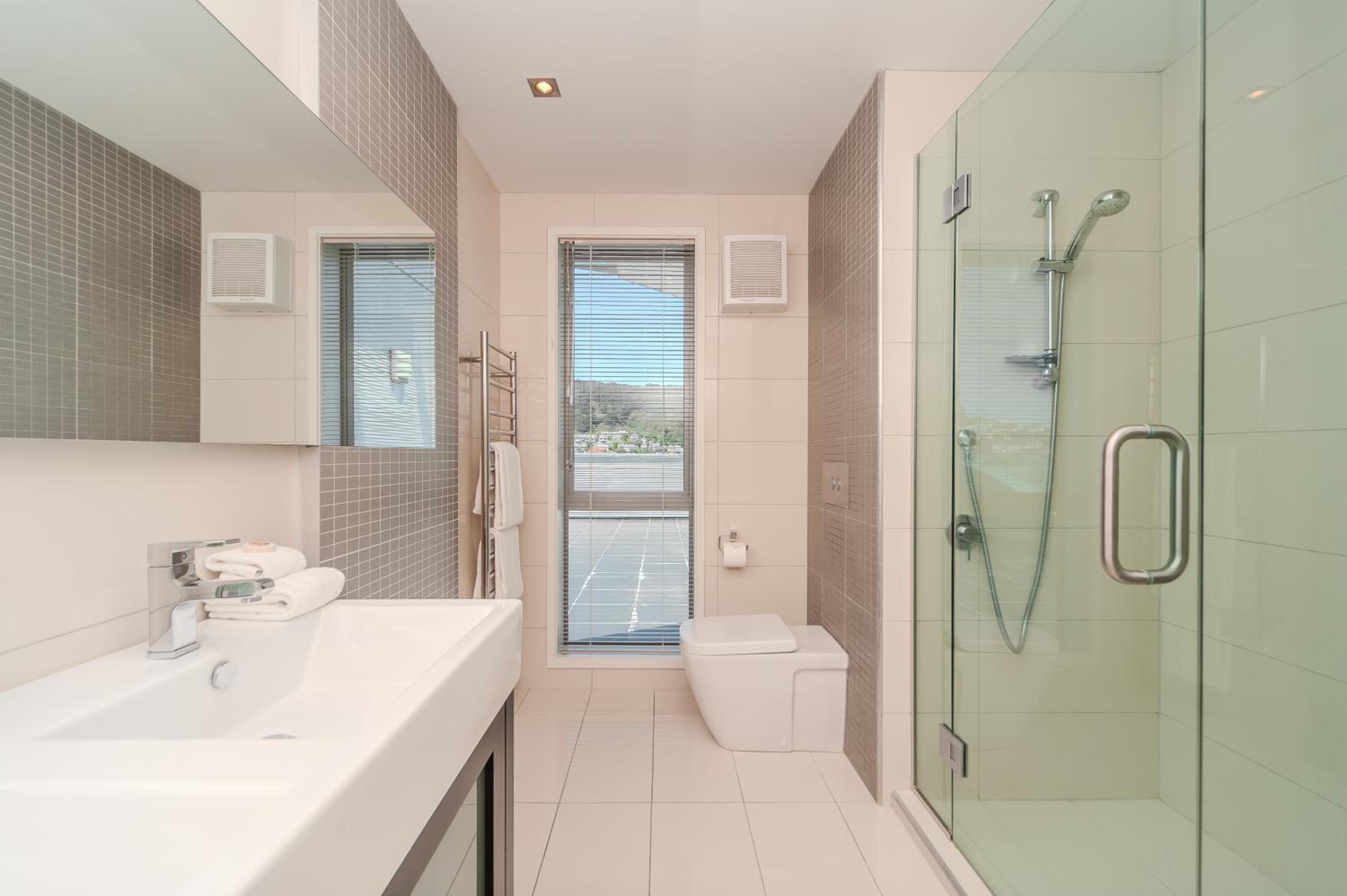 Suite 4 photo 3