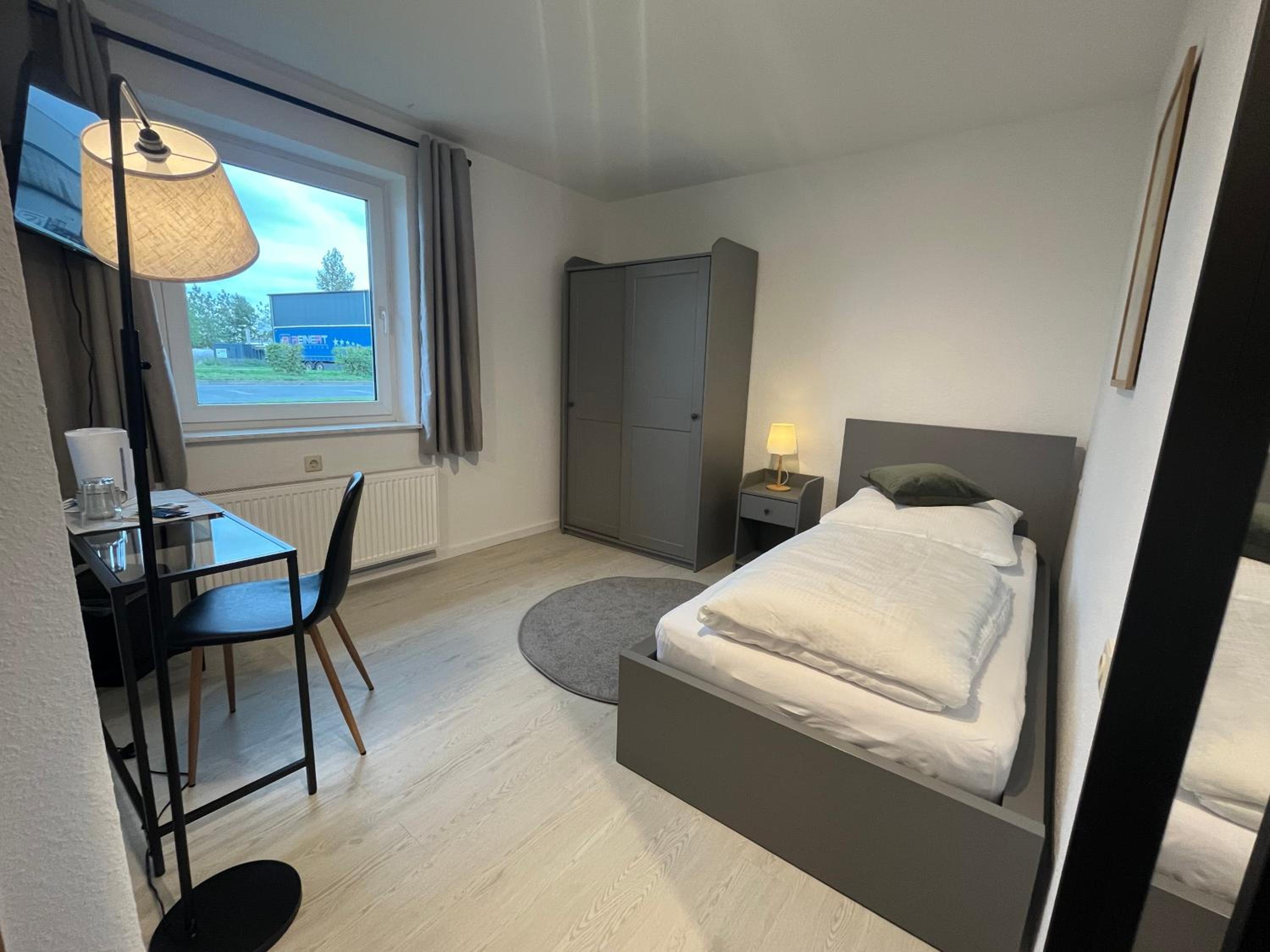 Single Room with Private Bathroom photo 1