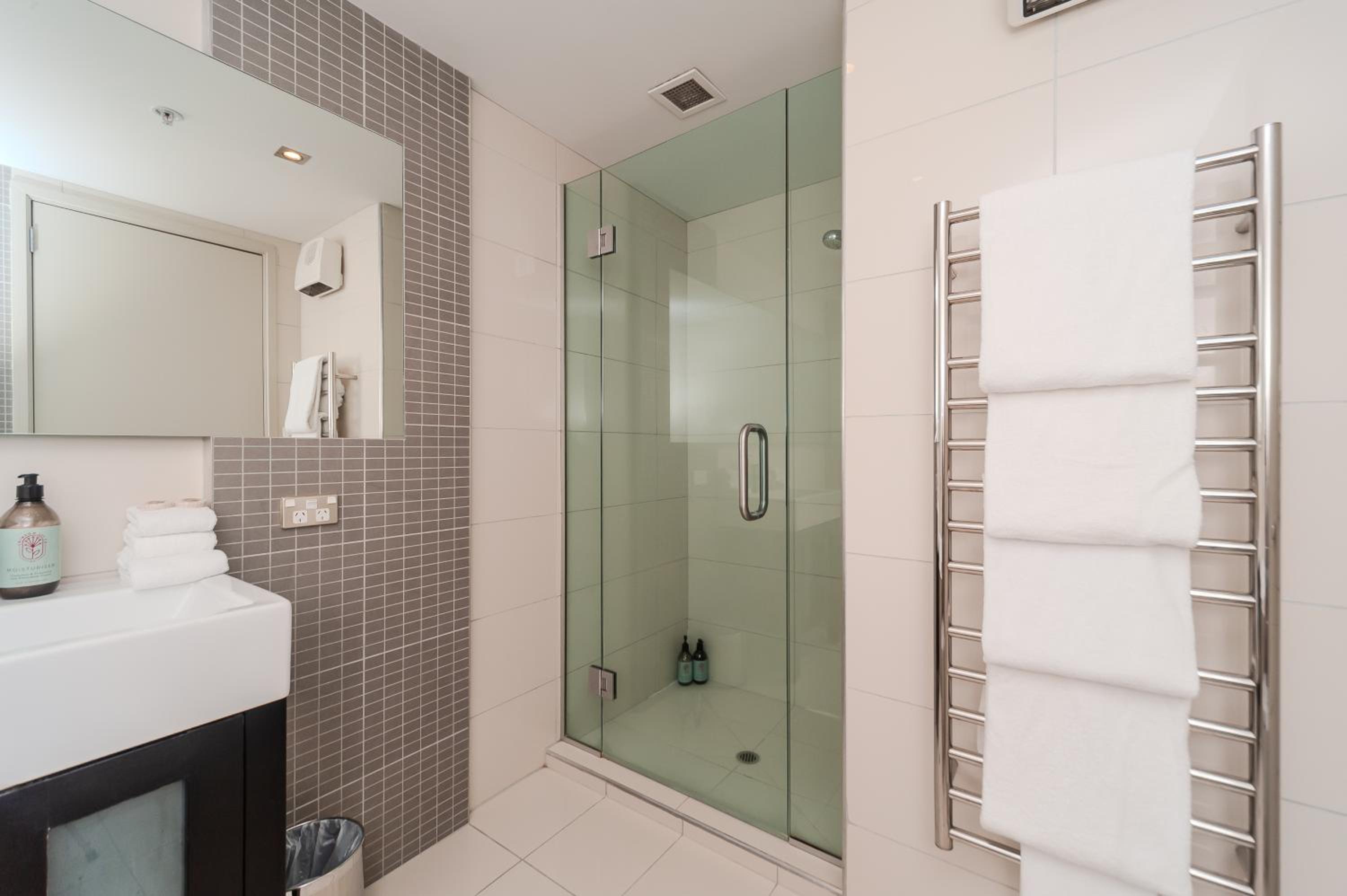 Suite 2 photo 2
