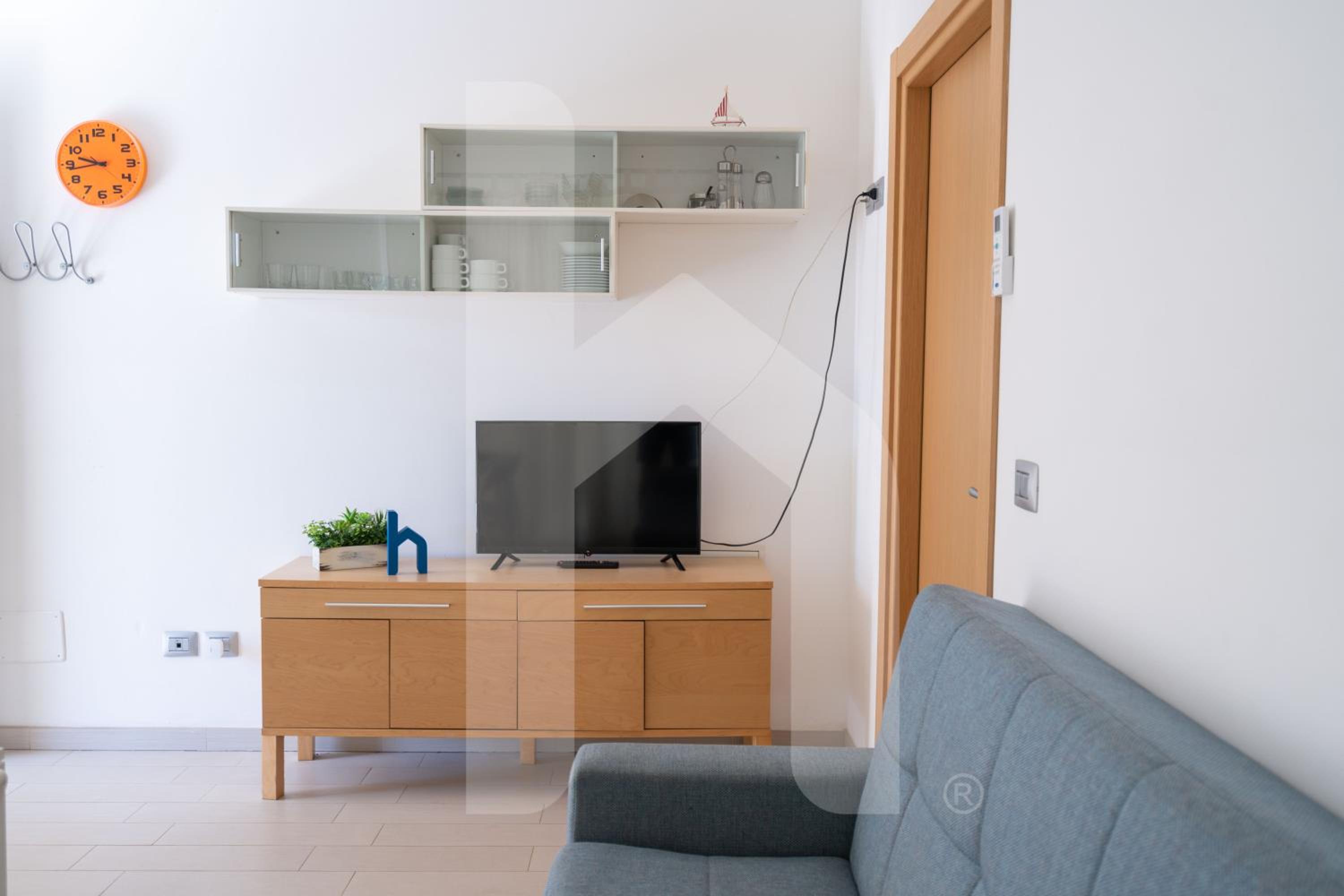 One-Bedroom Apartment photo 1