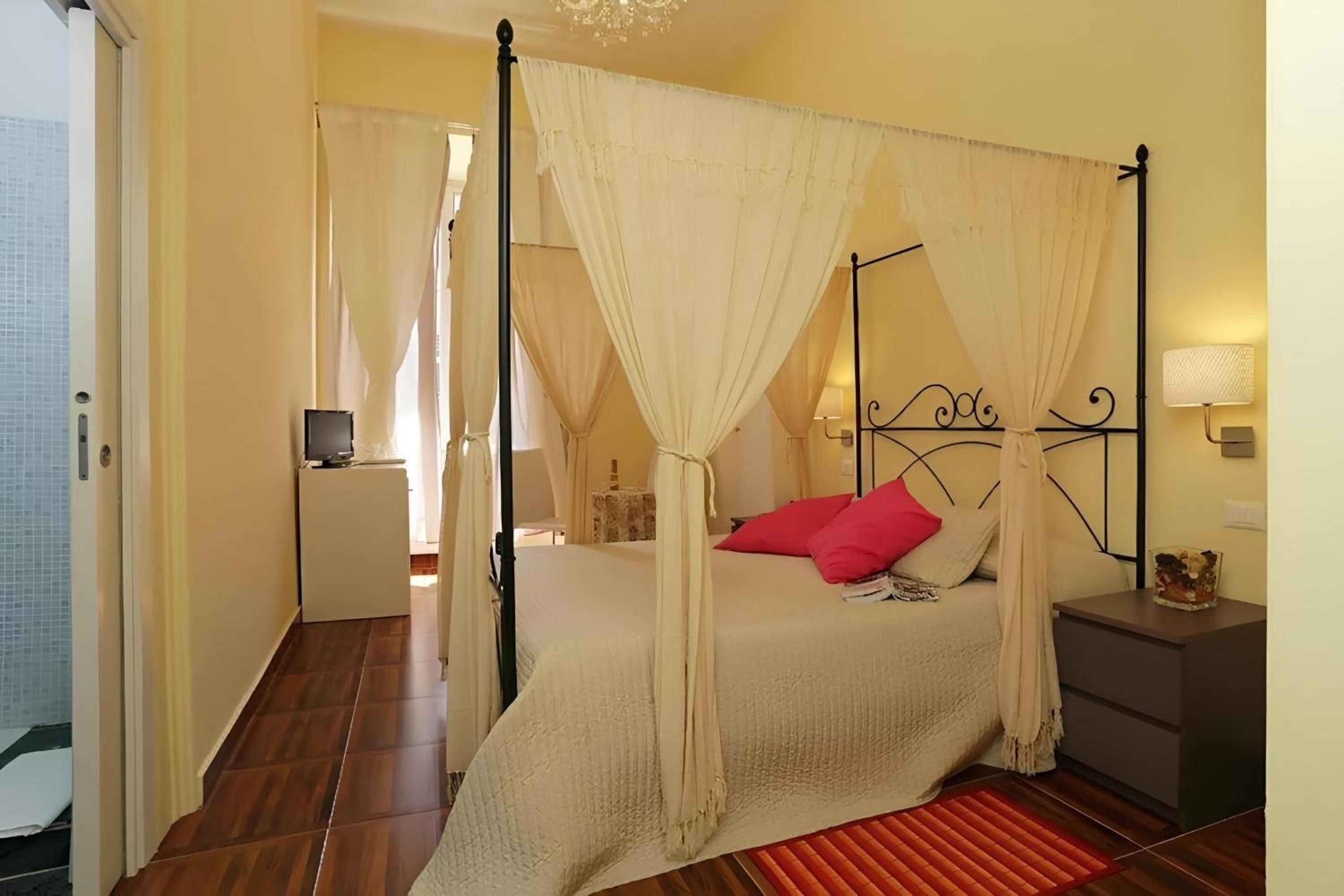 Double or Twin Room with Private Bathroom photo 1