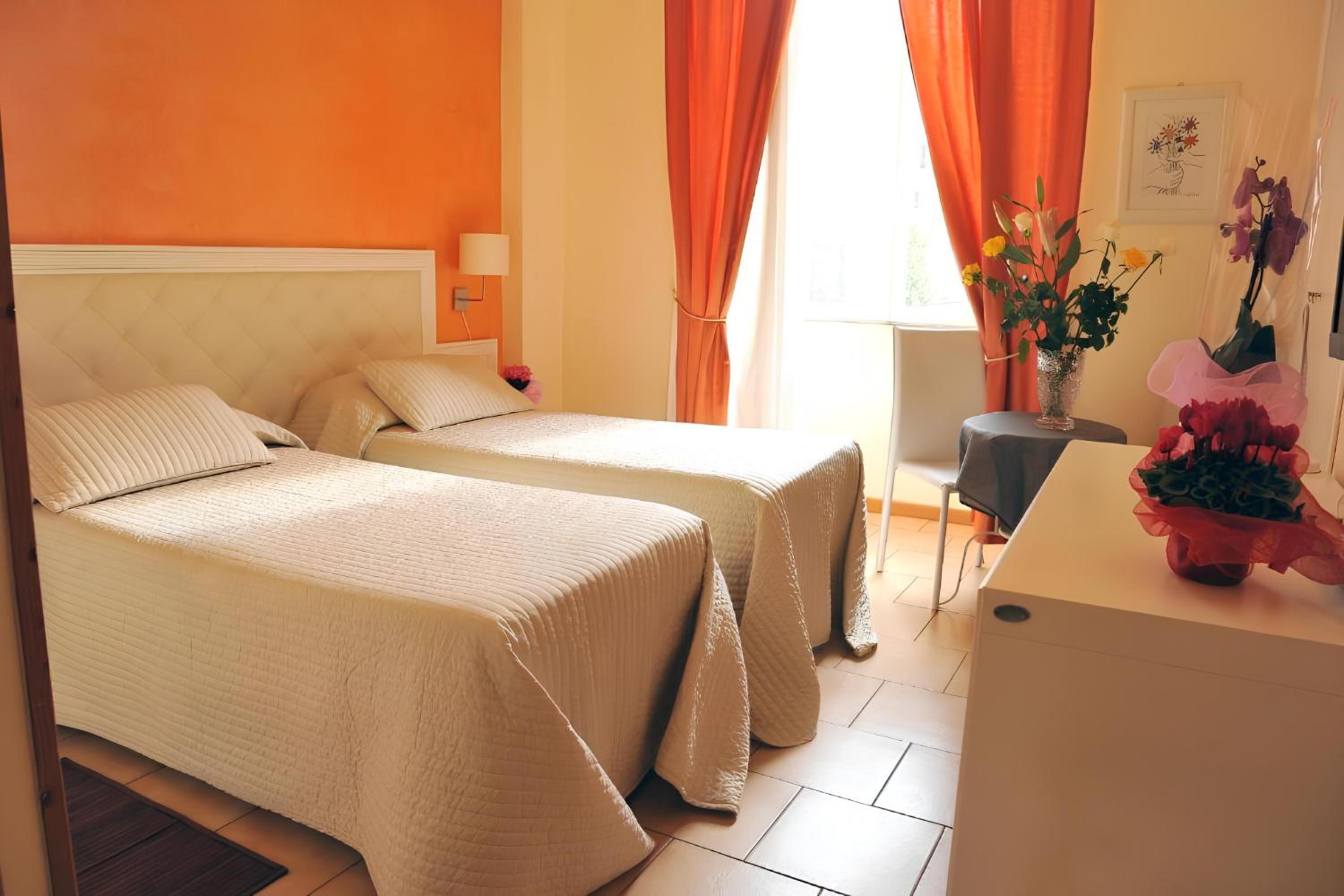 Double or Twin Room with Private Bathroom photo 3