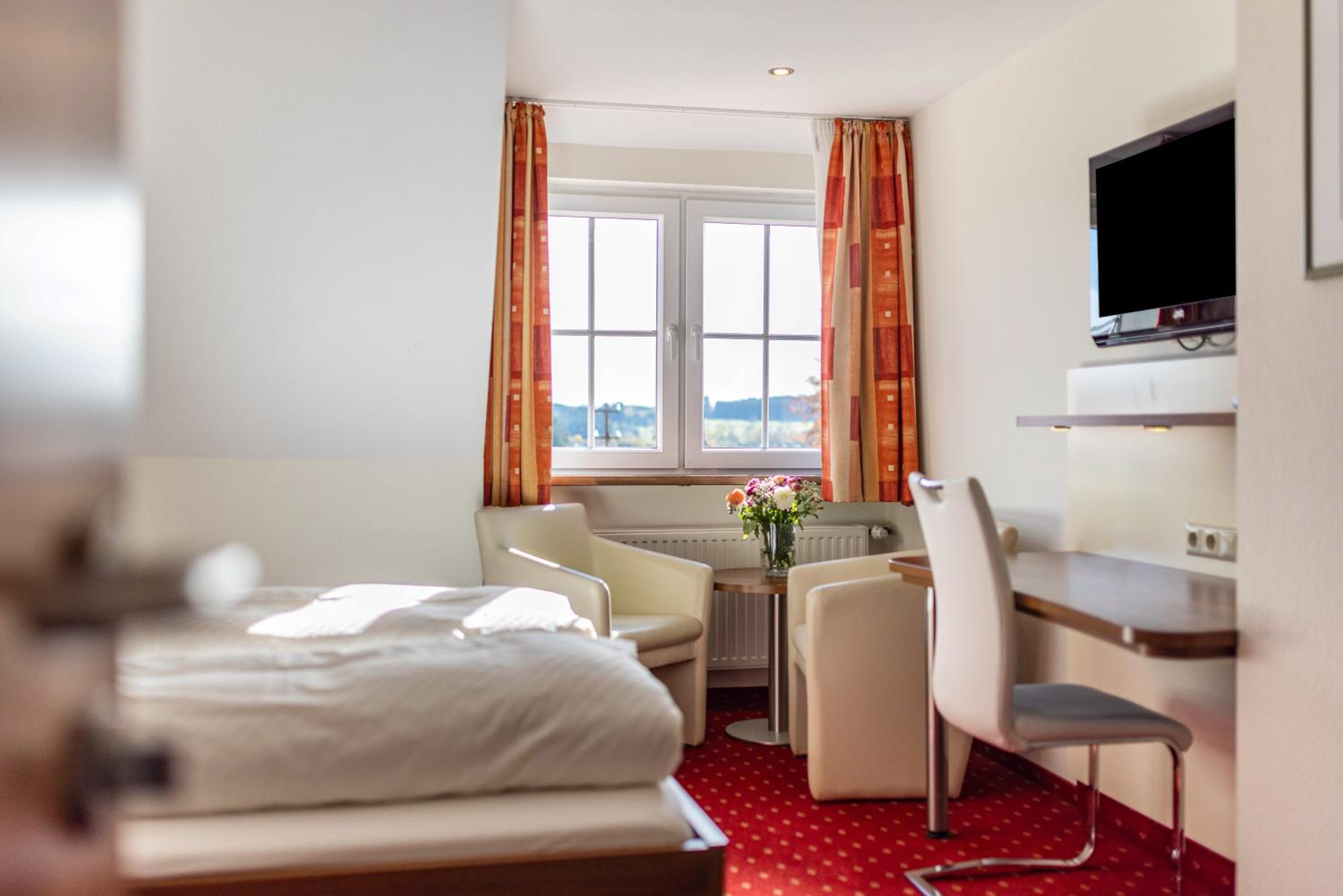 Standard Queen Room photo 2
