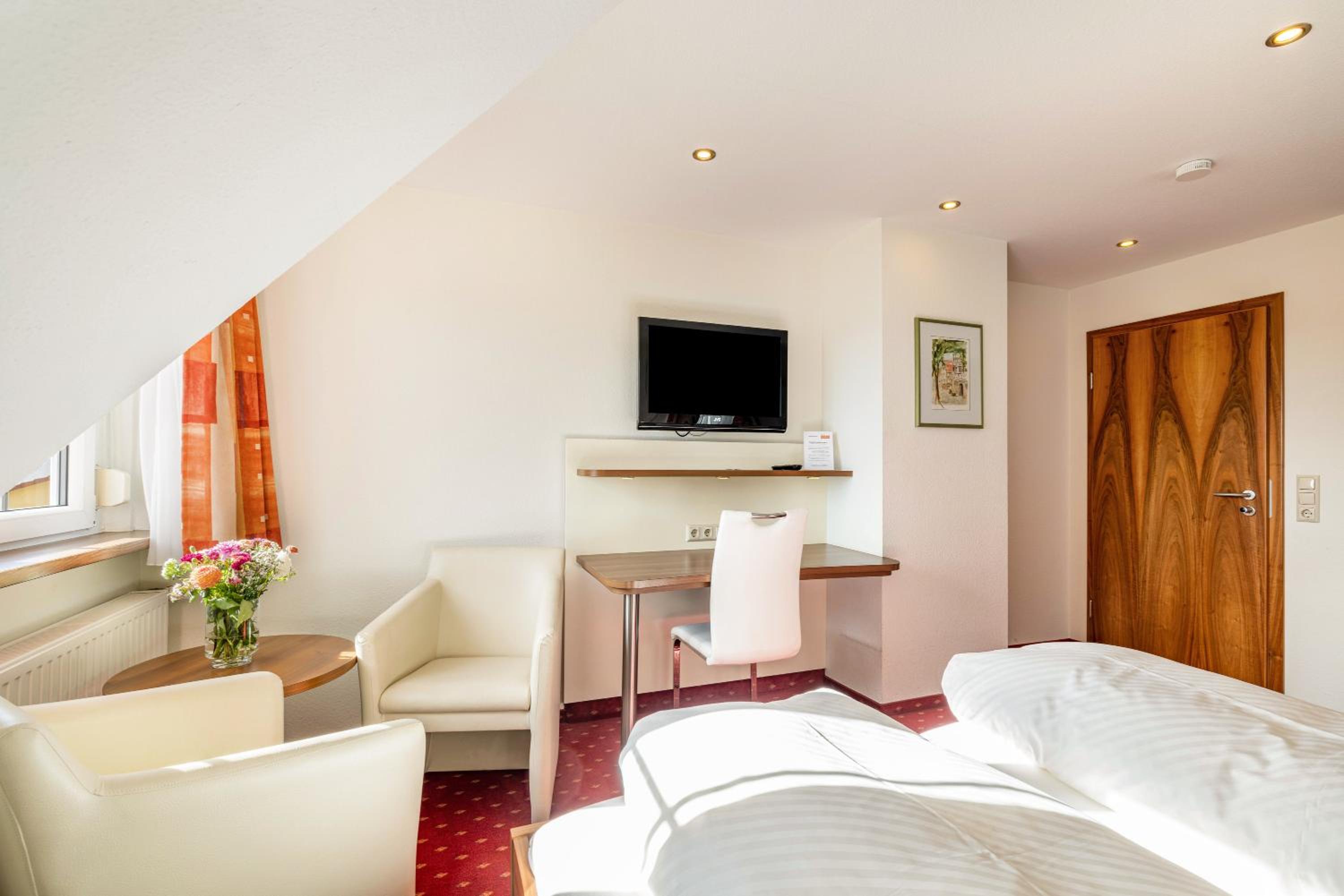 Standard Queen Room photo 3
