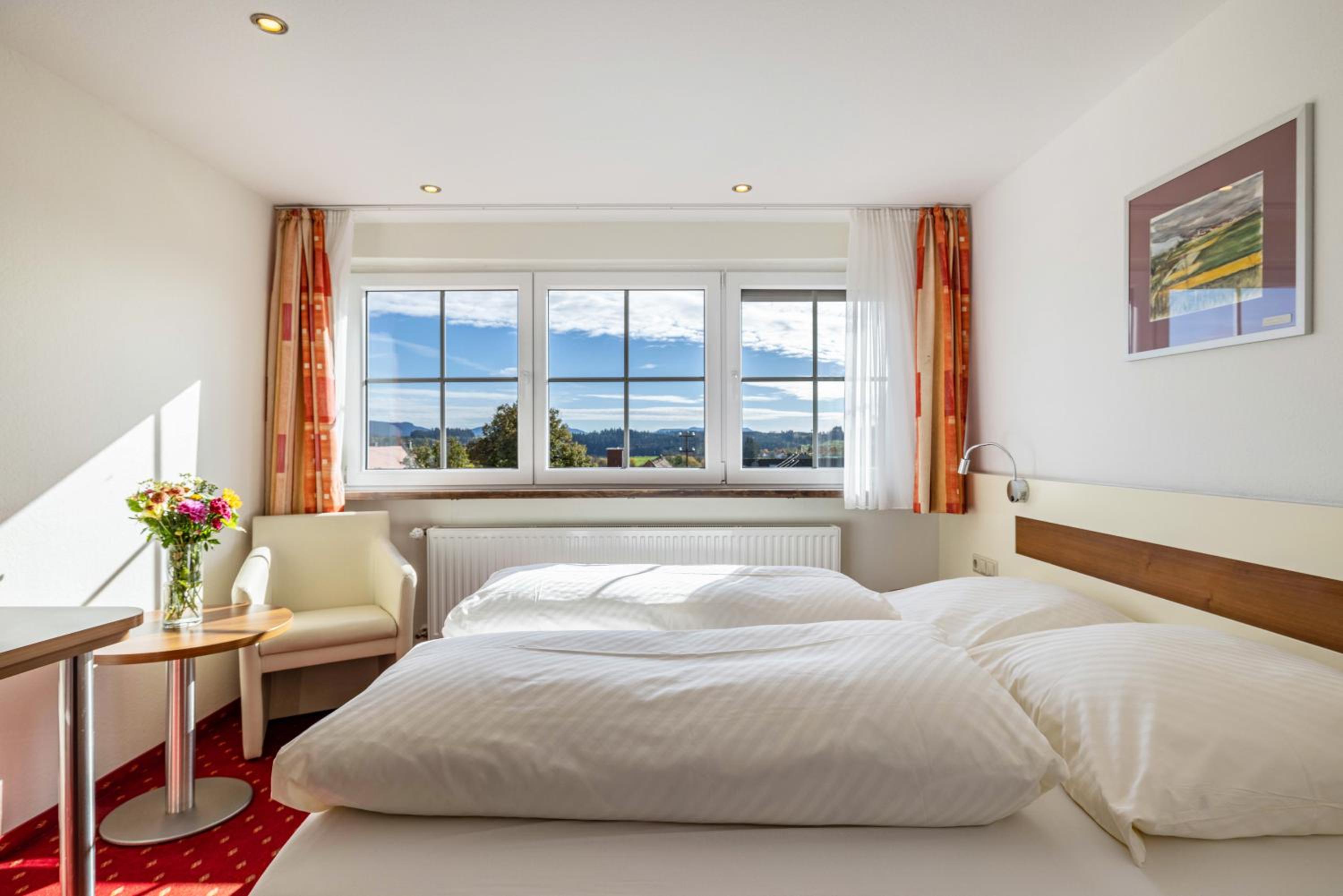 Queen Room photo 1