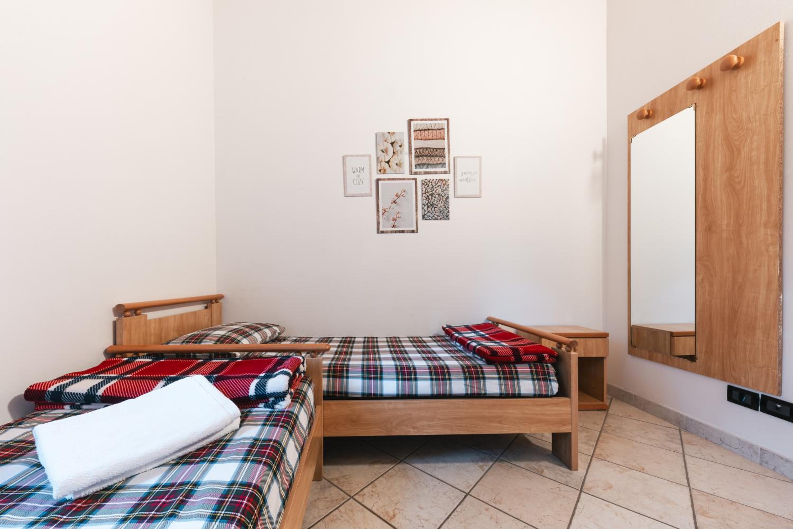 Standard Twin Room with Shared Bathroom photo 1