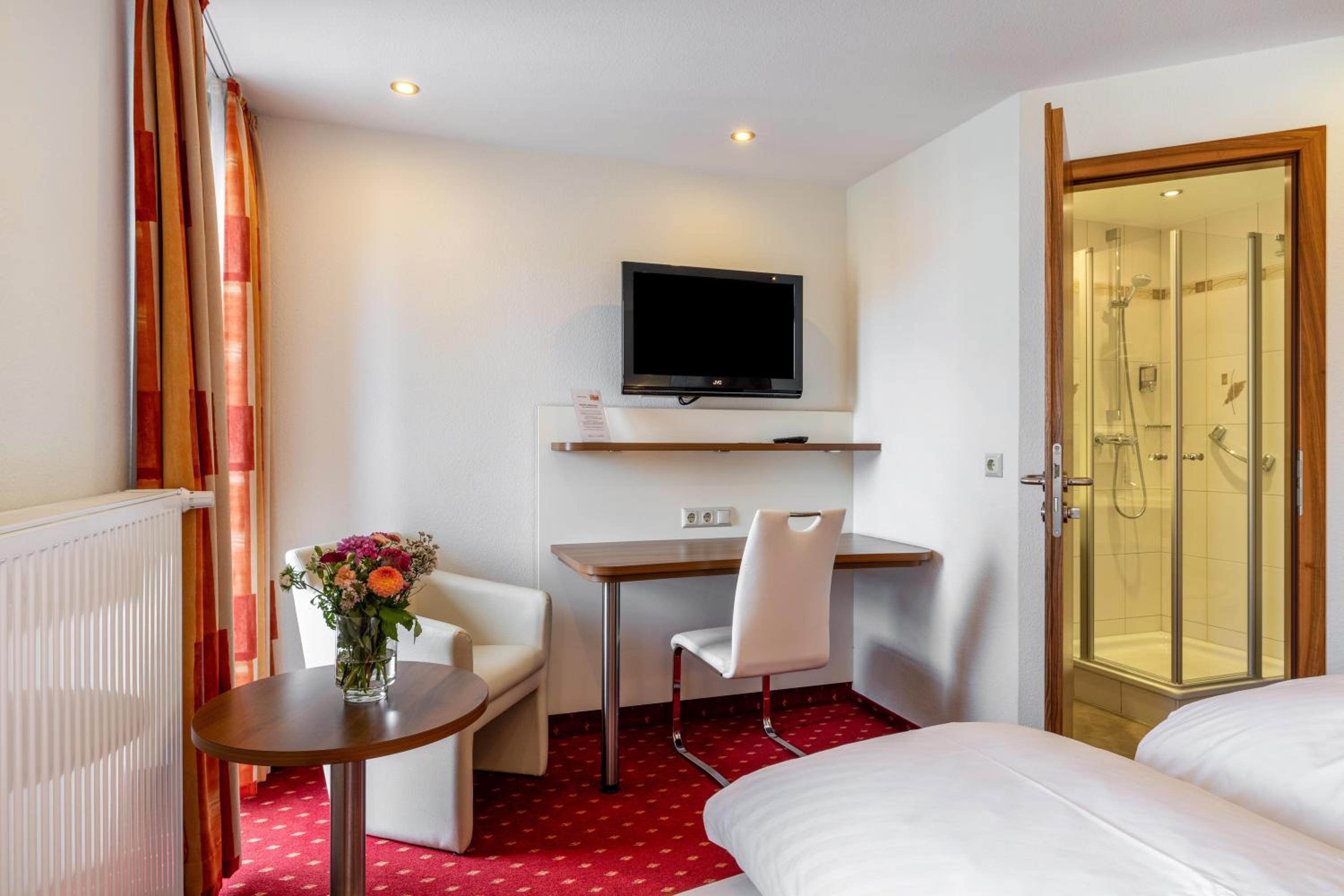 Standard Double Room photo 3