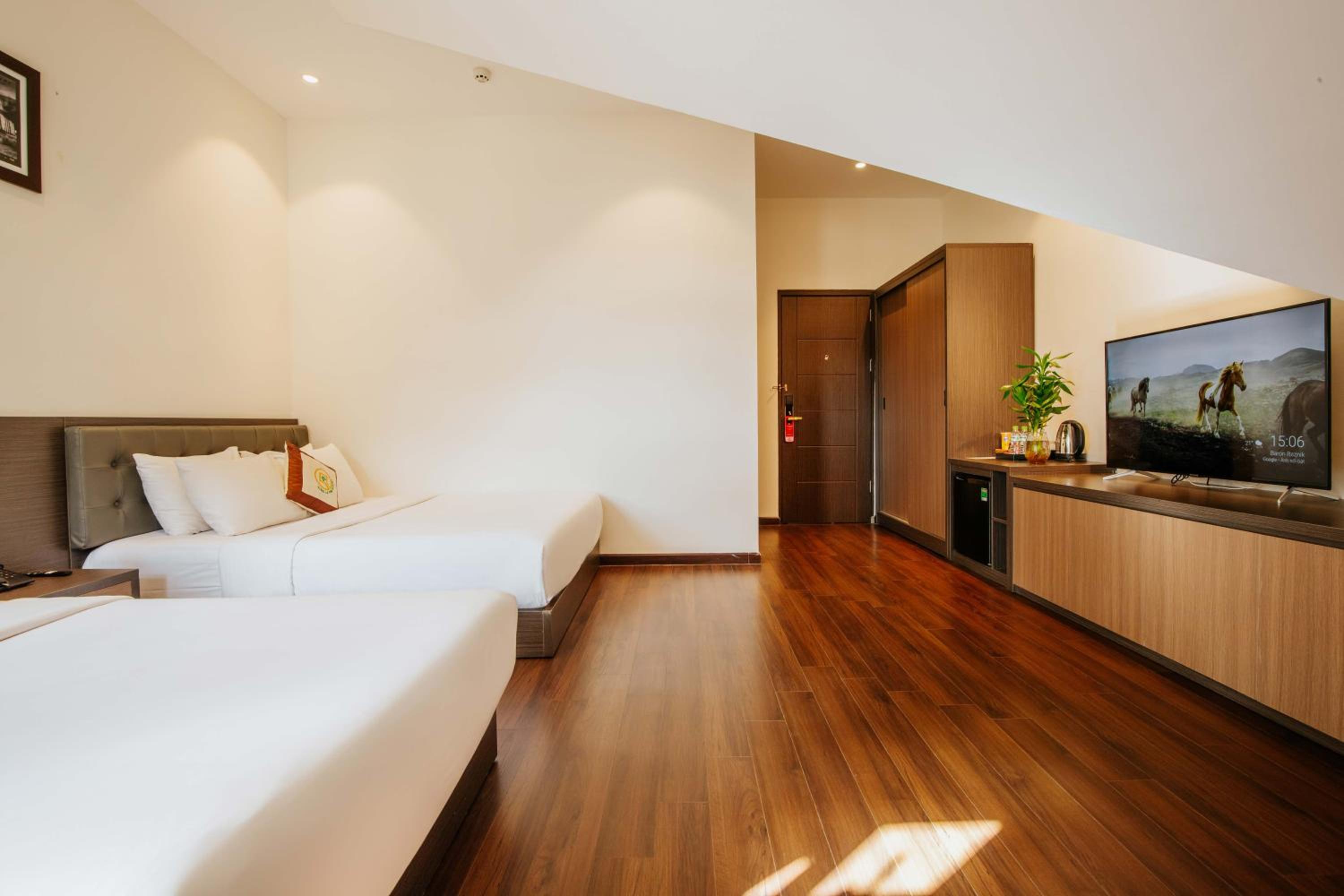 Triple Room with View - Photo 8