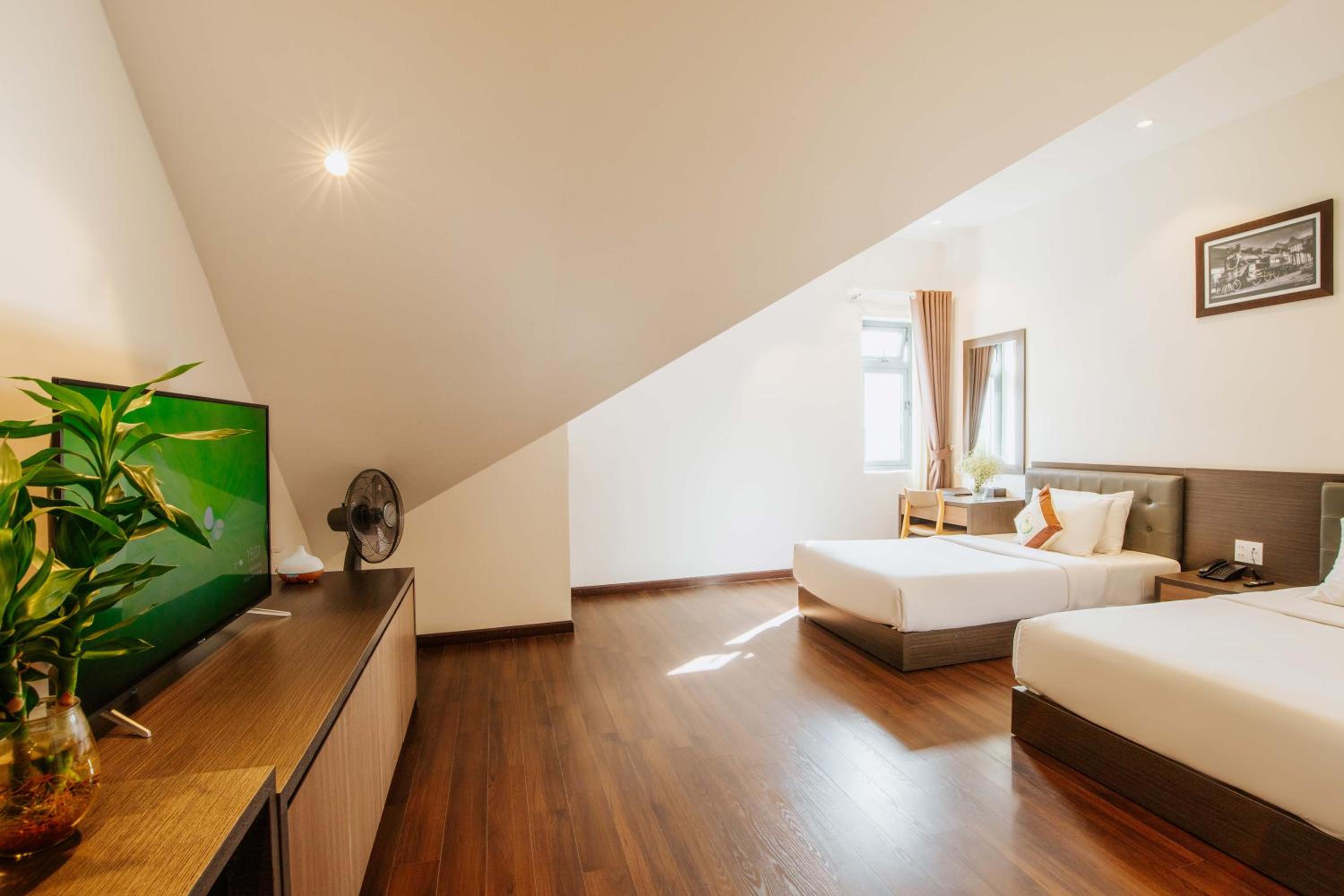 Triple Room with View - Photo 13
