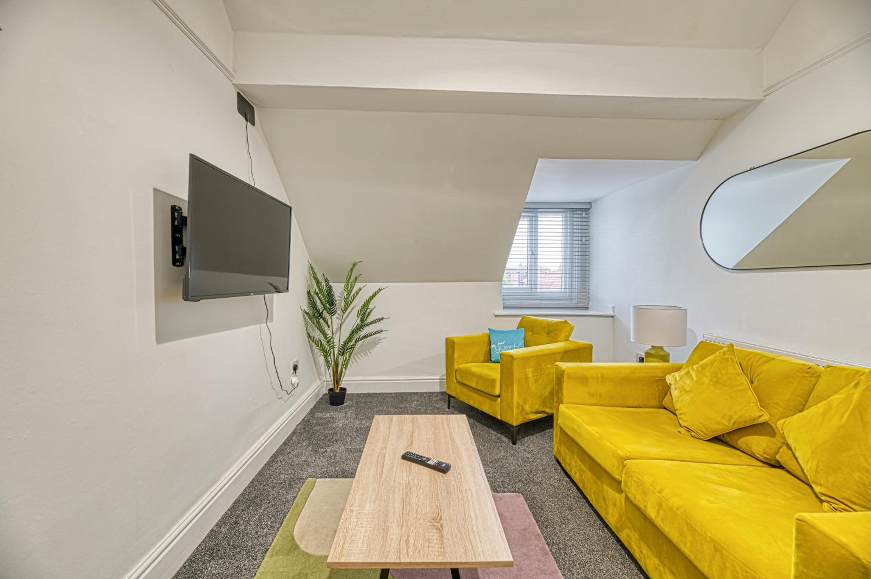 Classic One-Bedroom Apartment With King Bed photo 2
