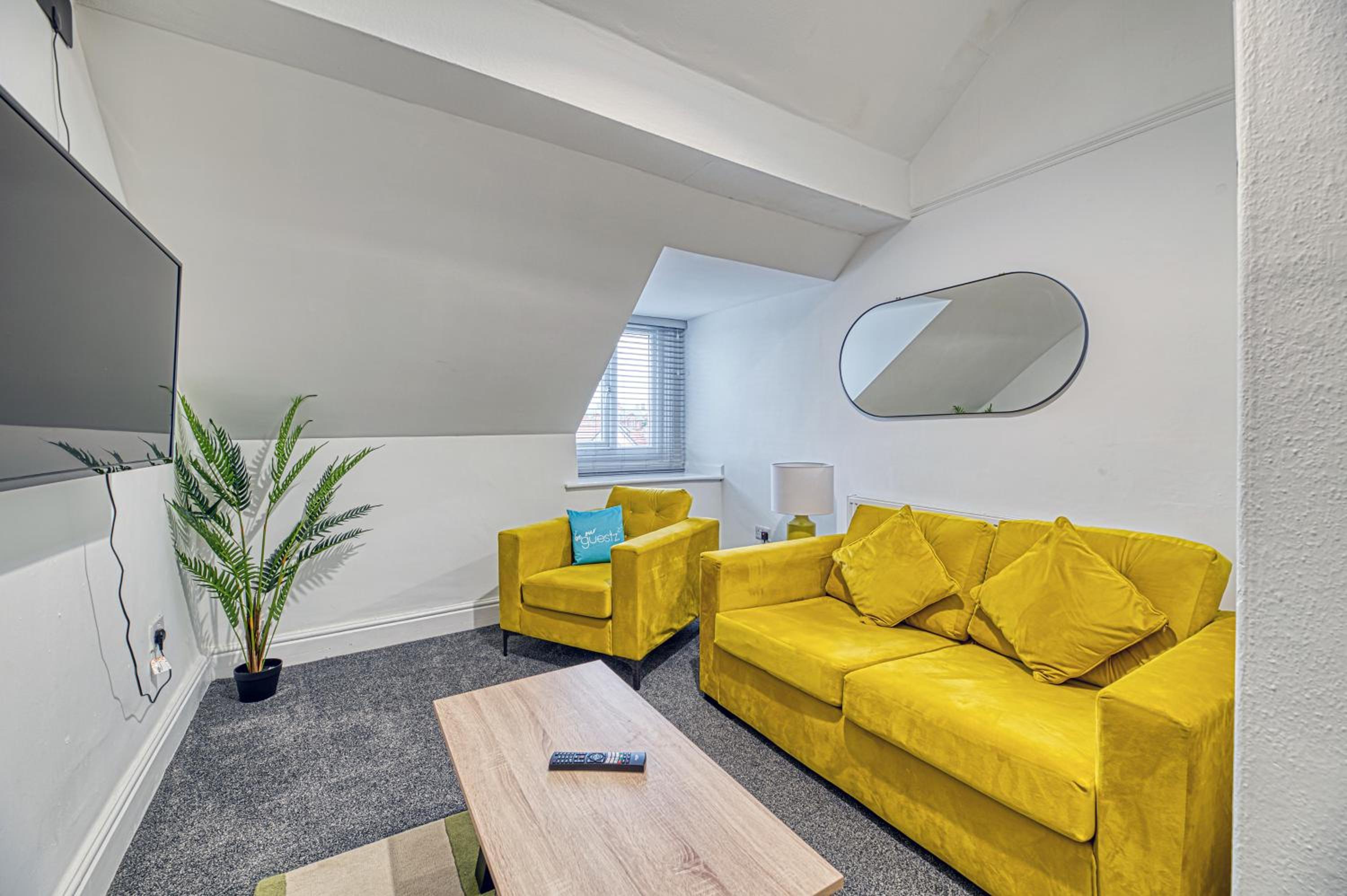 Classic One-Bedroom Apartment With King Bed photo 1