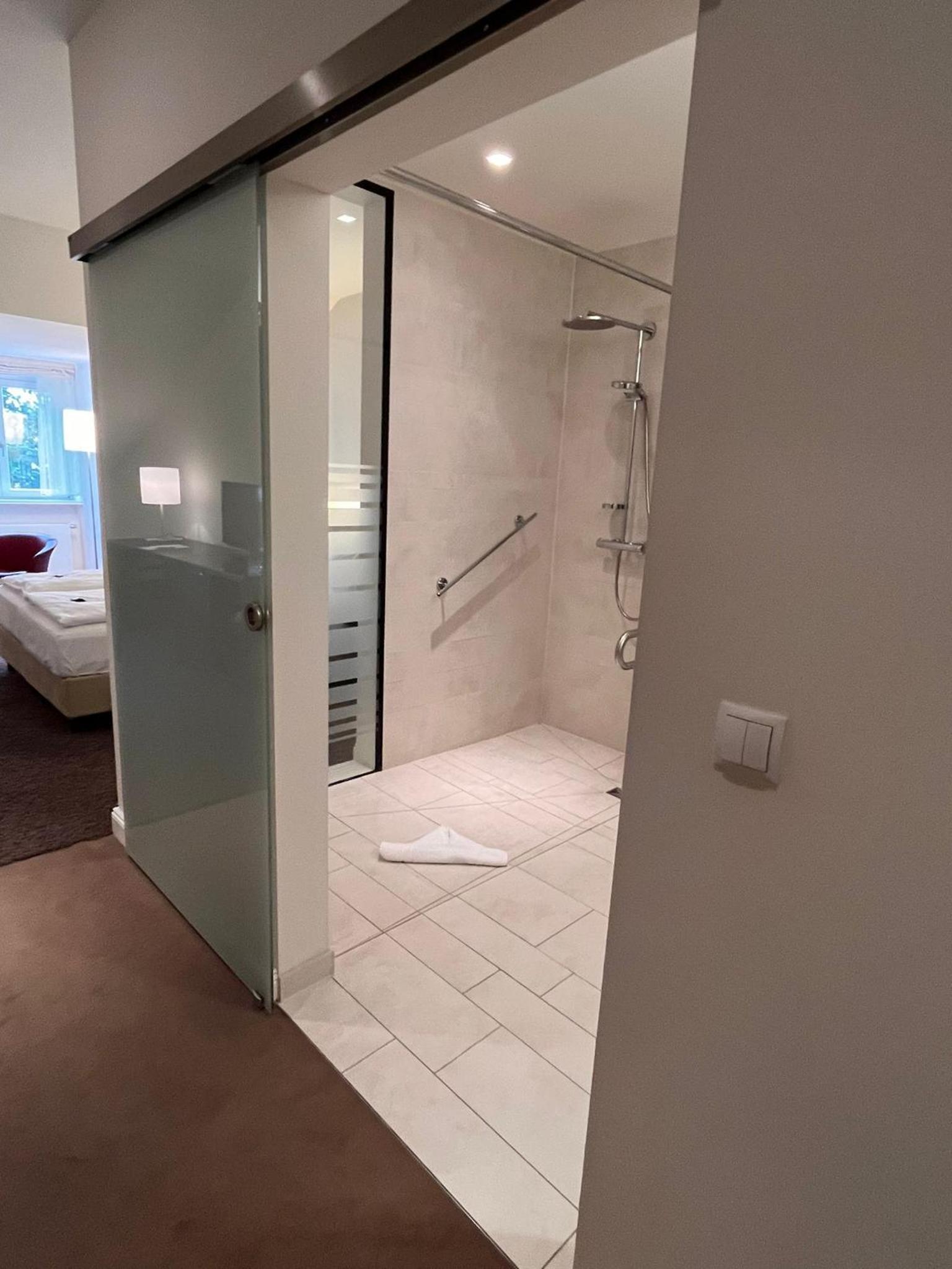 Large Double Room photo 2