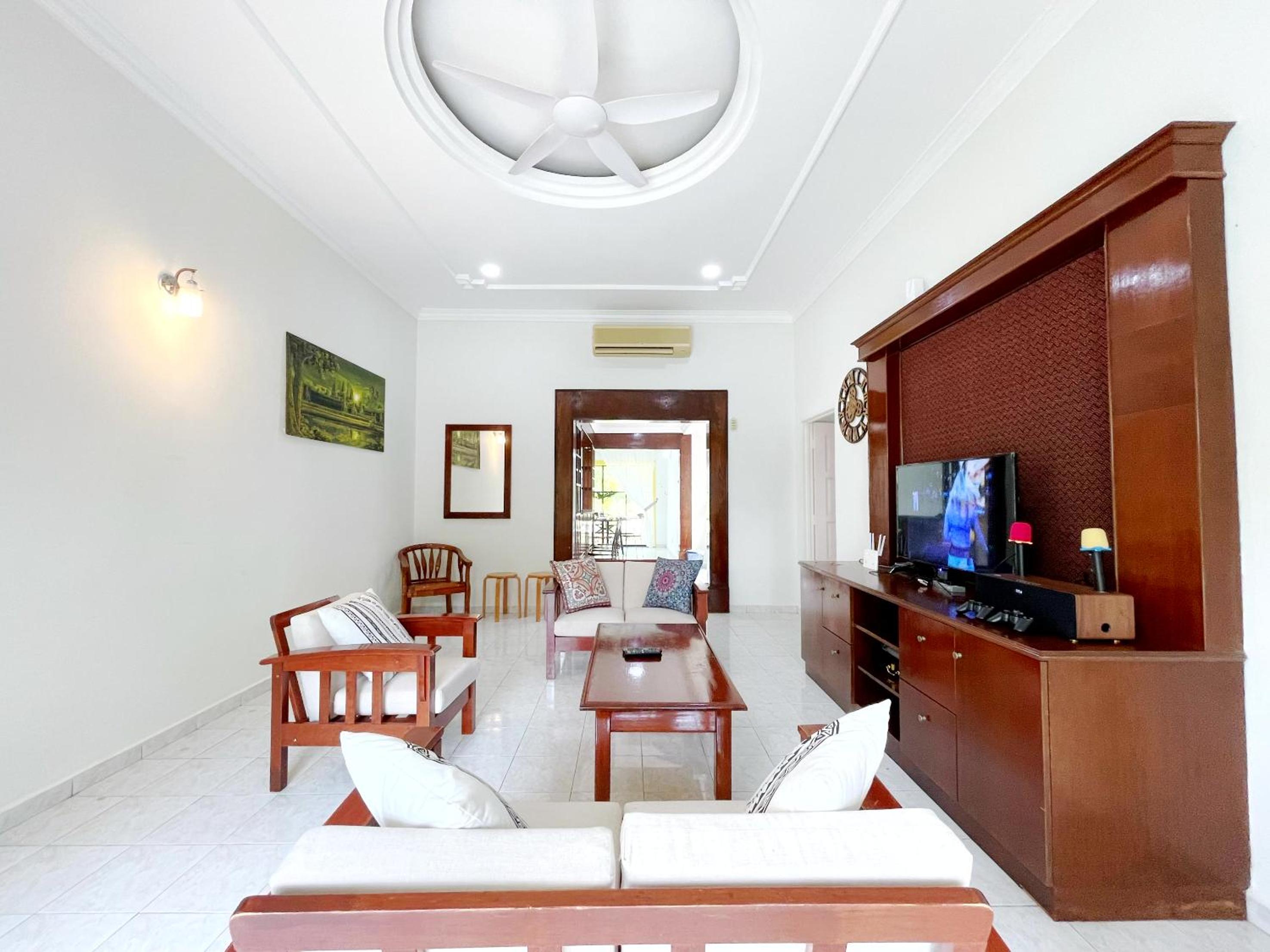 Villa with Private Pool - Photo 15