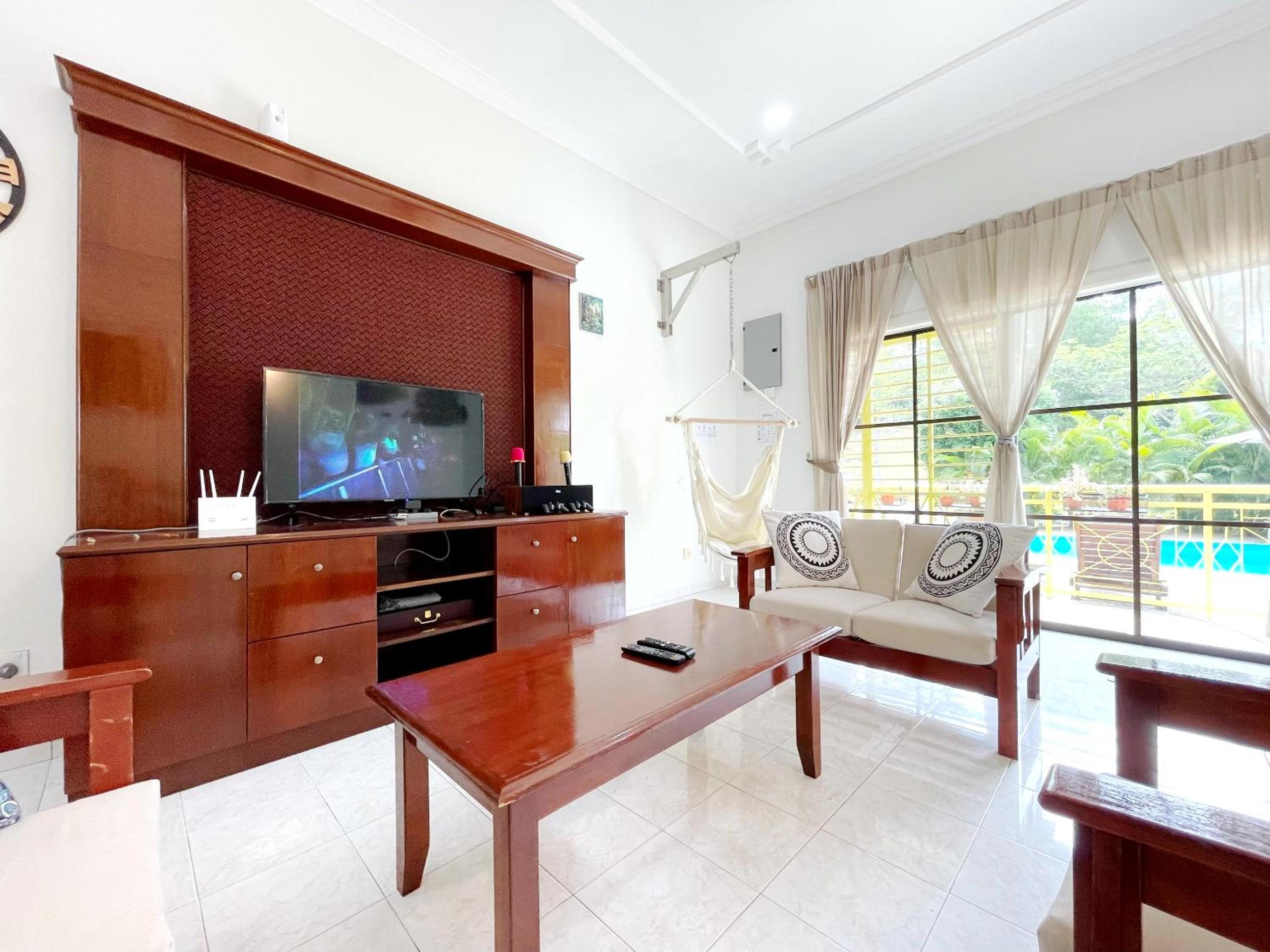 Villa with Private Pool - Photo 11