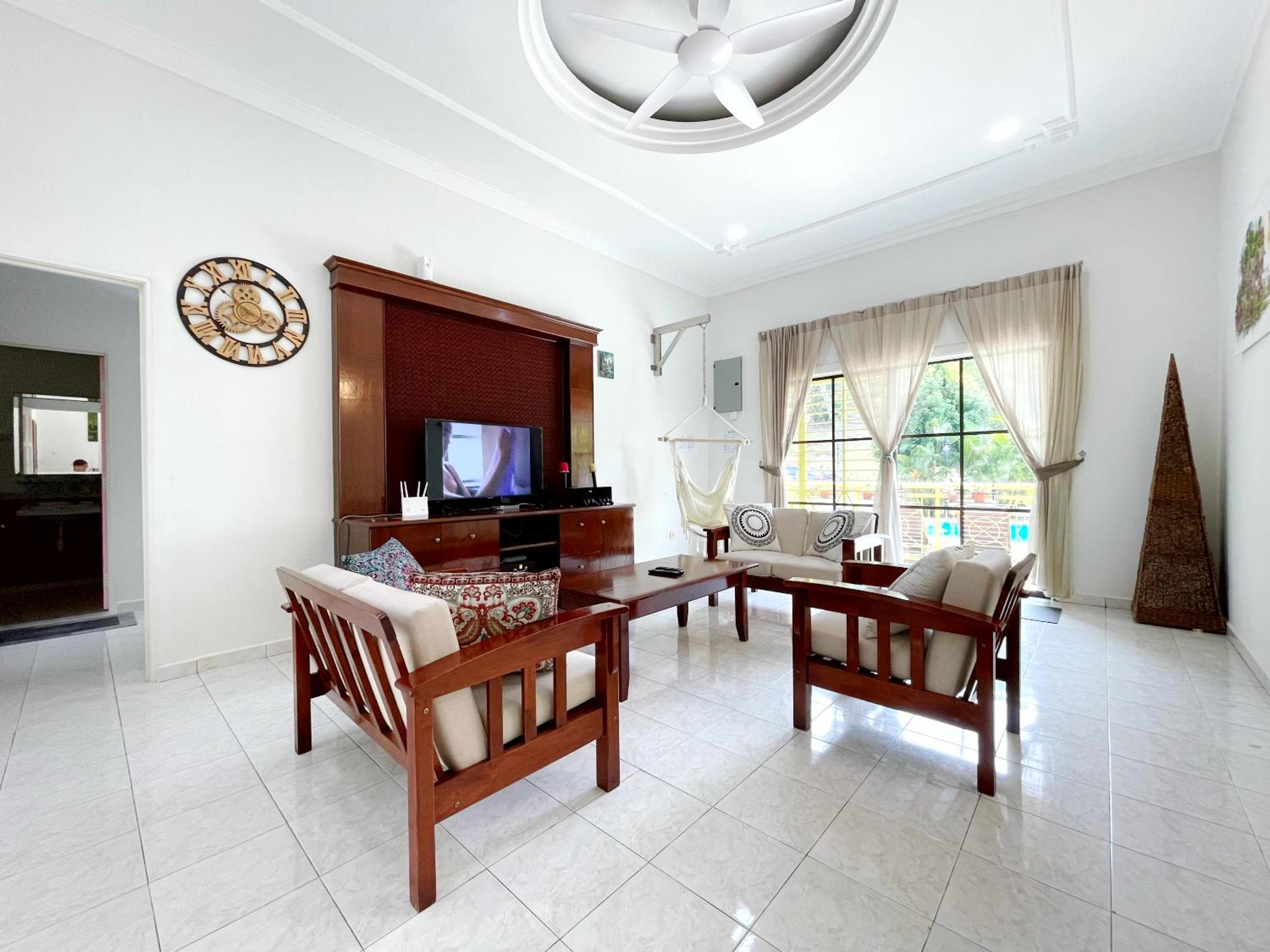 Villa with Private Pool - Photo 12