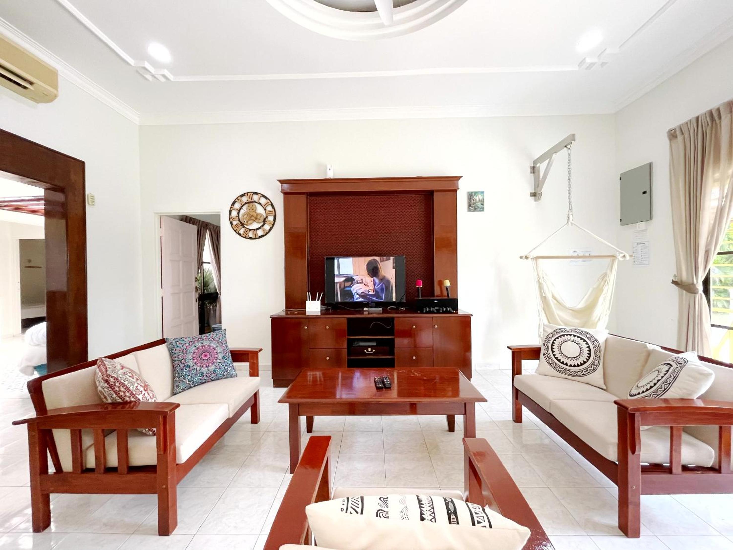 Villa with Private Pool - Photo 14