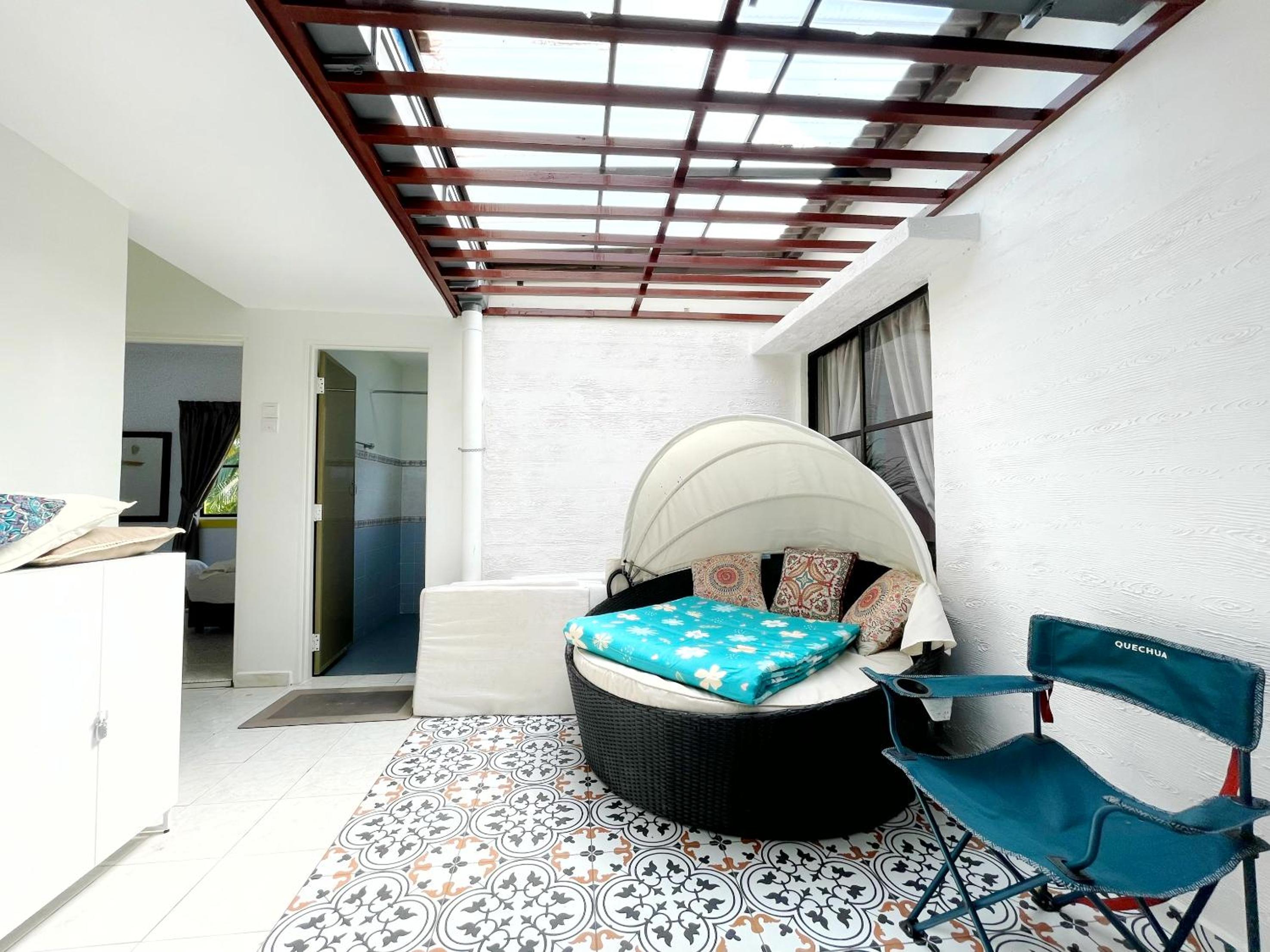 Villa with Private Pool - Photo 18