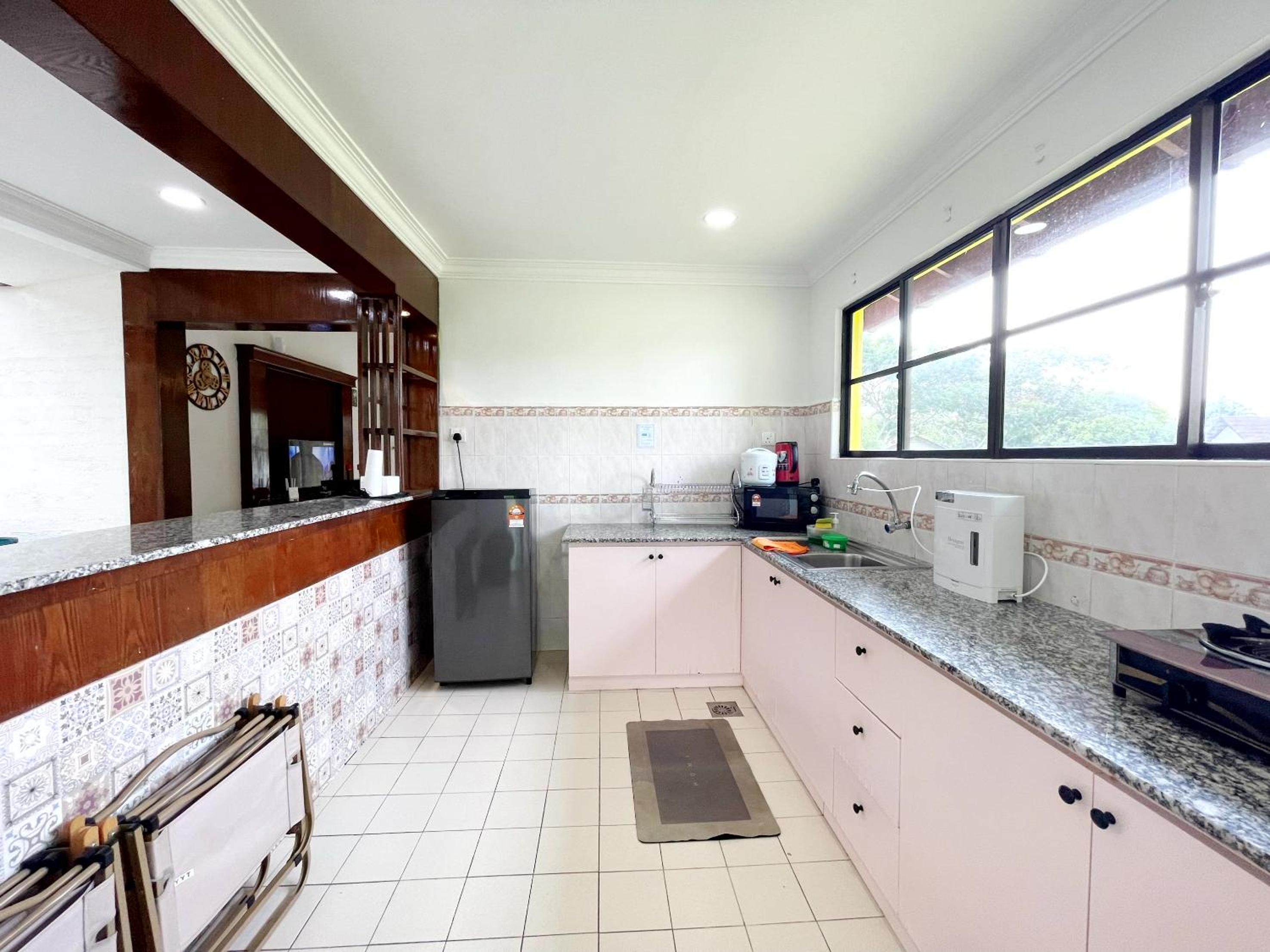 Villa with Private Pool - Photo 24