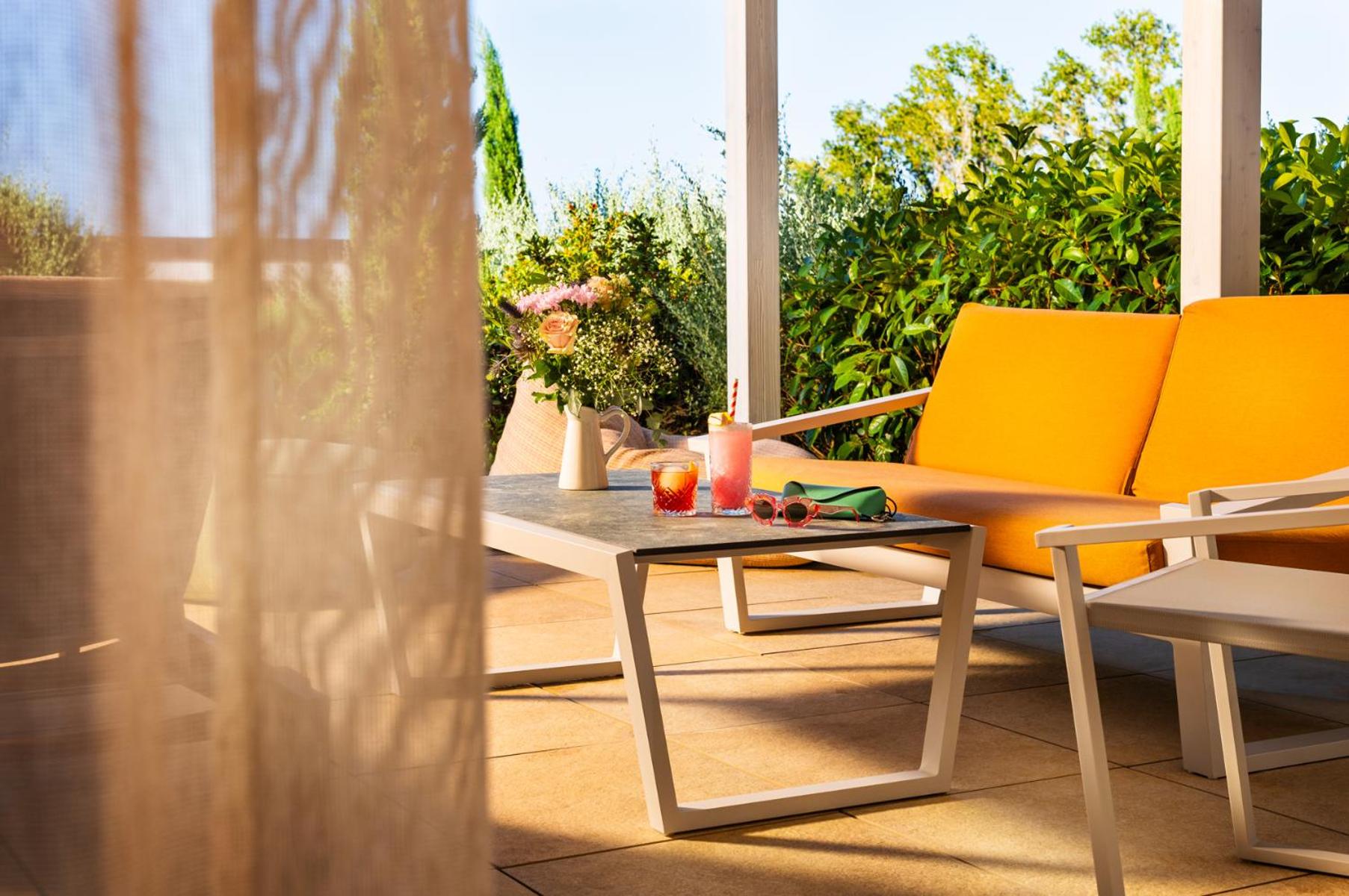 Bungalow with Garden View - Photo 4