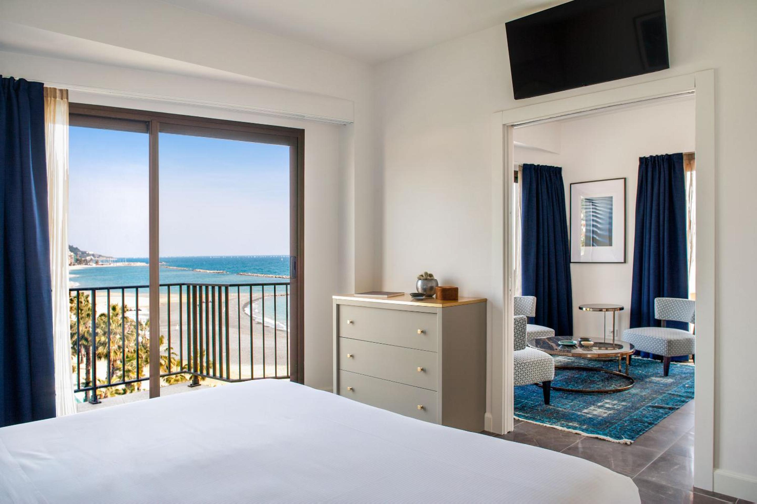 Master Suite with Terrace and Sea View - Photo 2