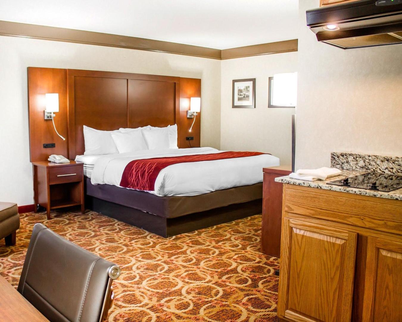 King Suite - Non-Smoking - Photo 2