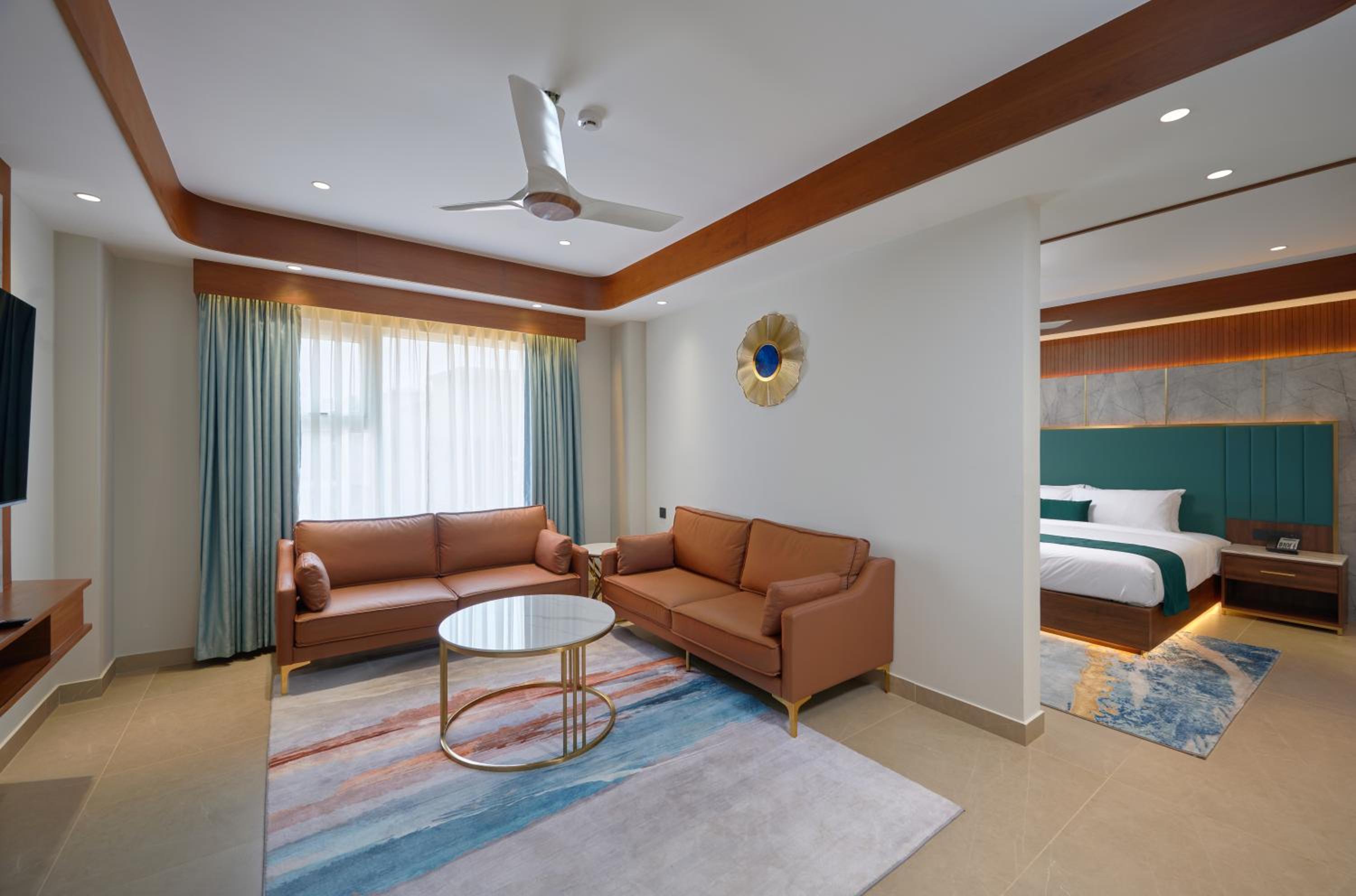 Suite - Photo 5