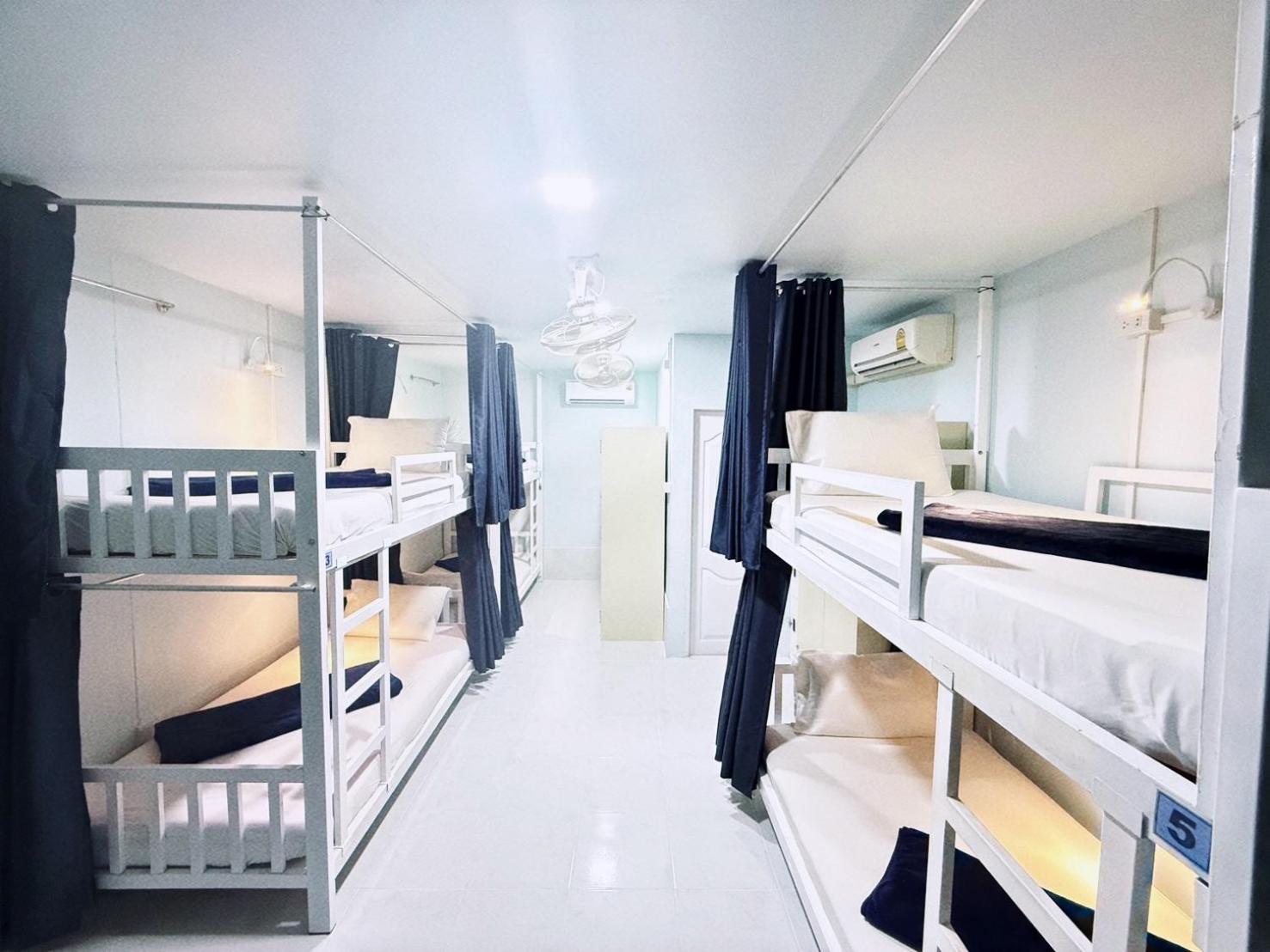 Bed in 6-Bed Mixed Dormitory Room photo 1