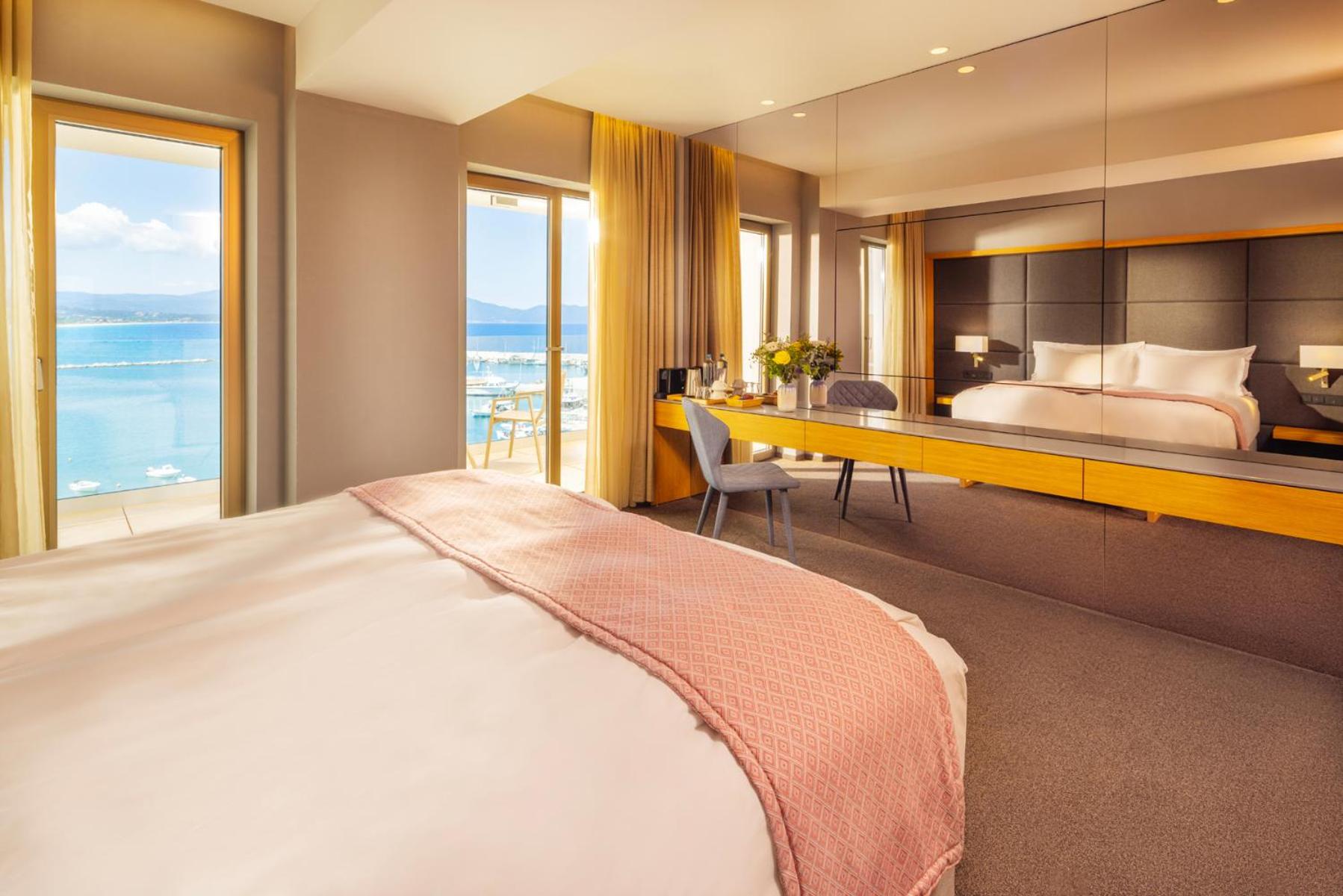 Superior Double Room - Photo 1
