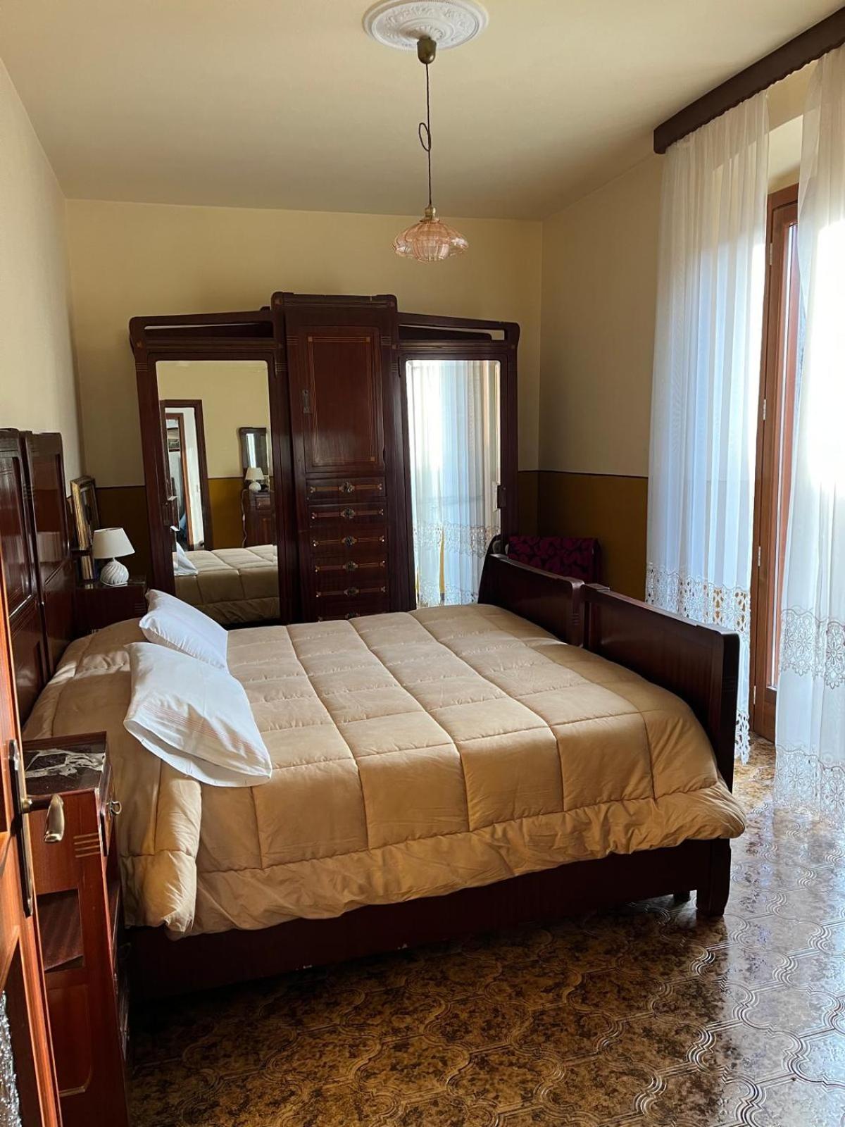 Standard Double Room with Shared Bathroom photo 2