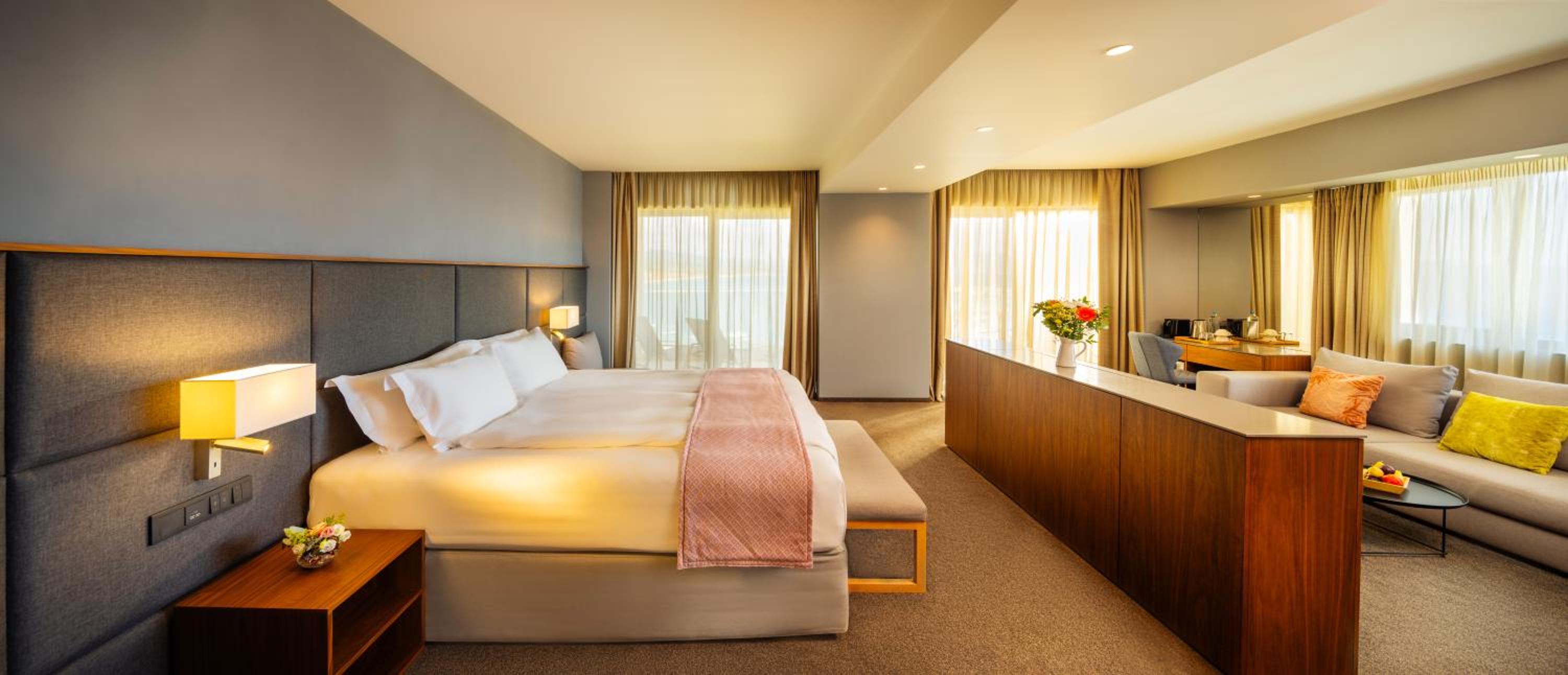 Superior Suite with Sea View - Photo 8