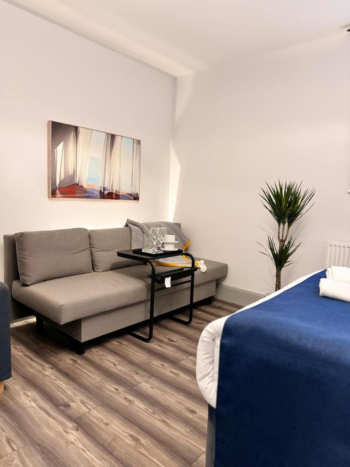 Deluxe King Suite photo 2