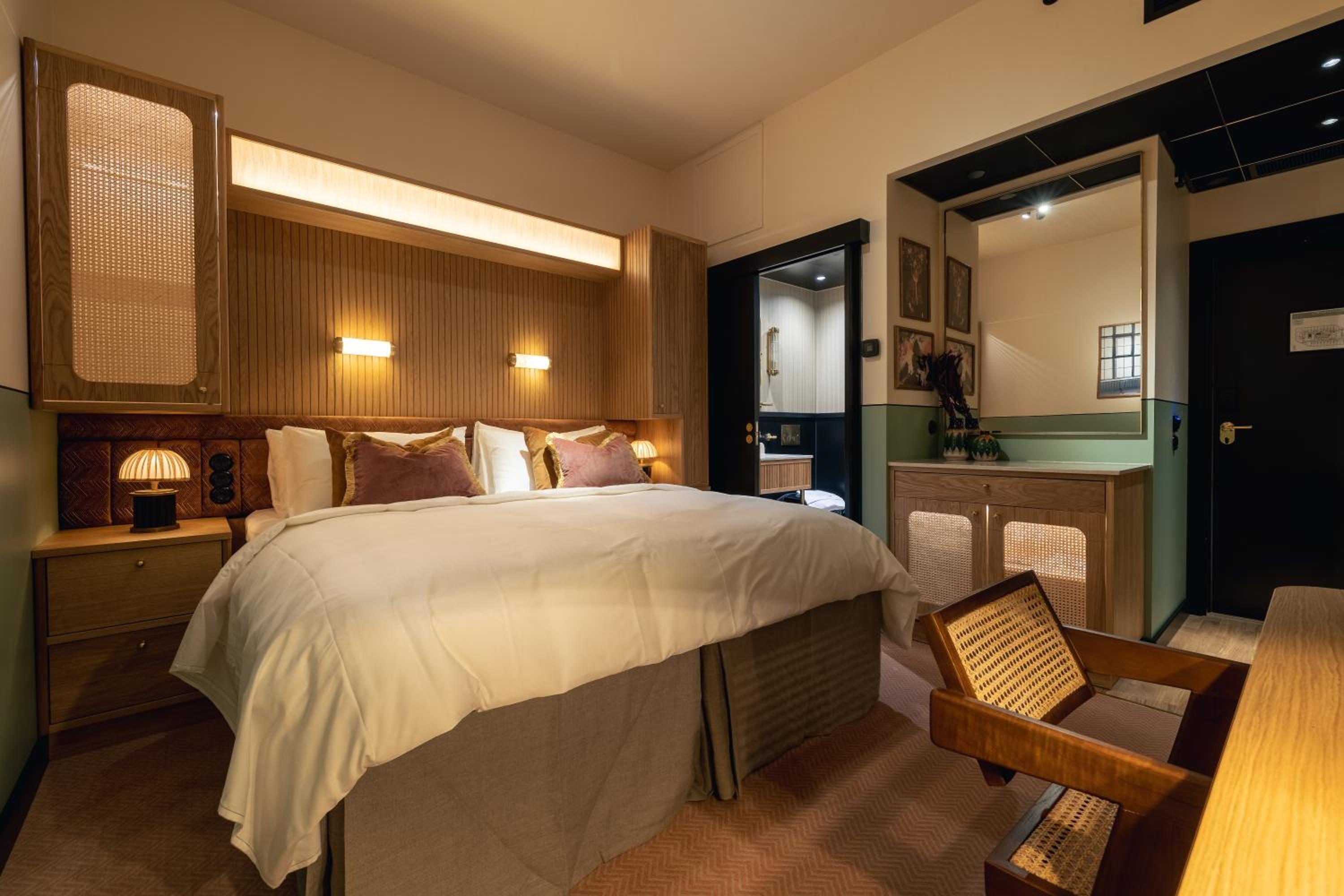 Small Double Room - without Windows at Jacy´z