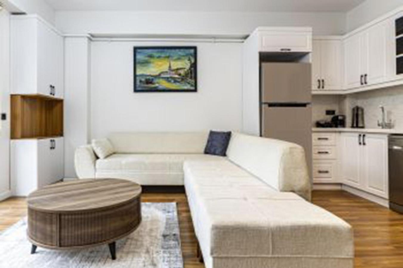 One-Bedroom Apartment photo 2